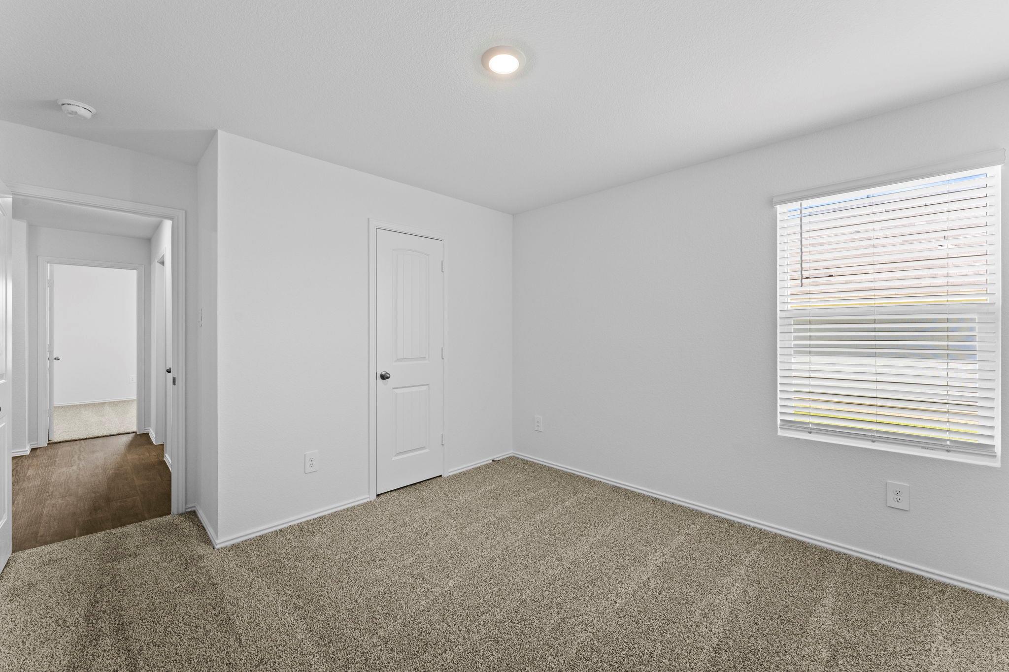 663 Ebbsfleet DR — photo 4