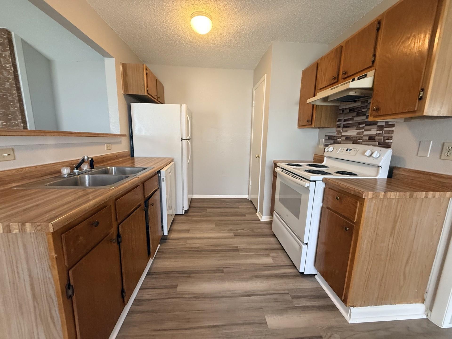 817 Lloyd LN #A — photo 3