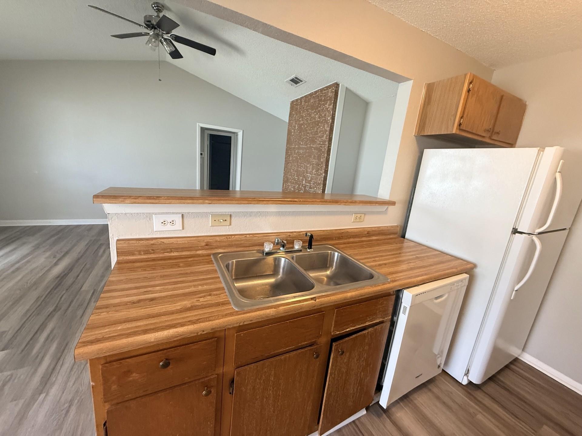 817 Lloyd LN #A — photo 4
