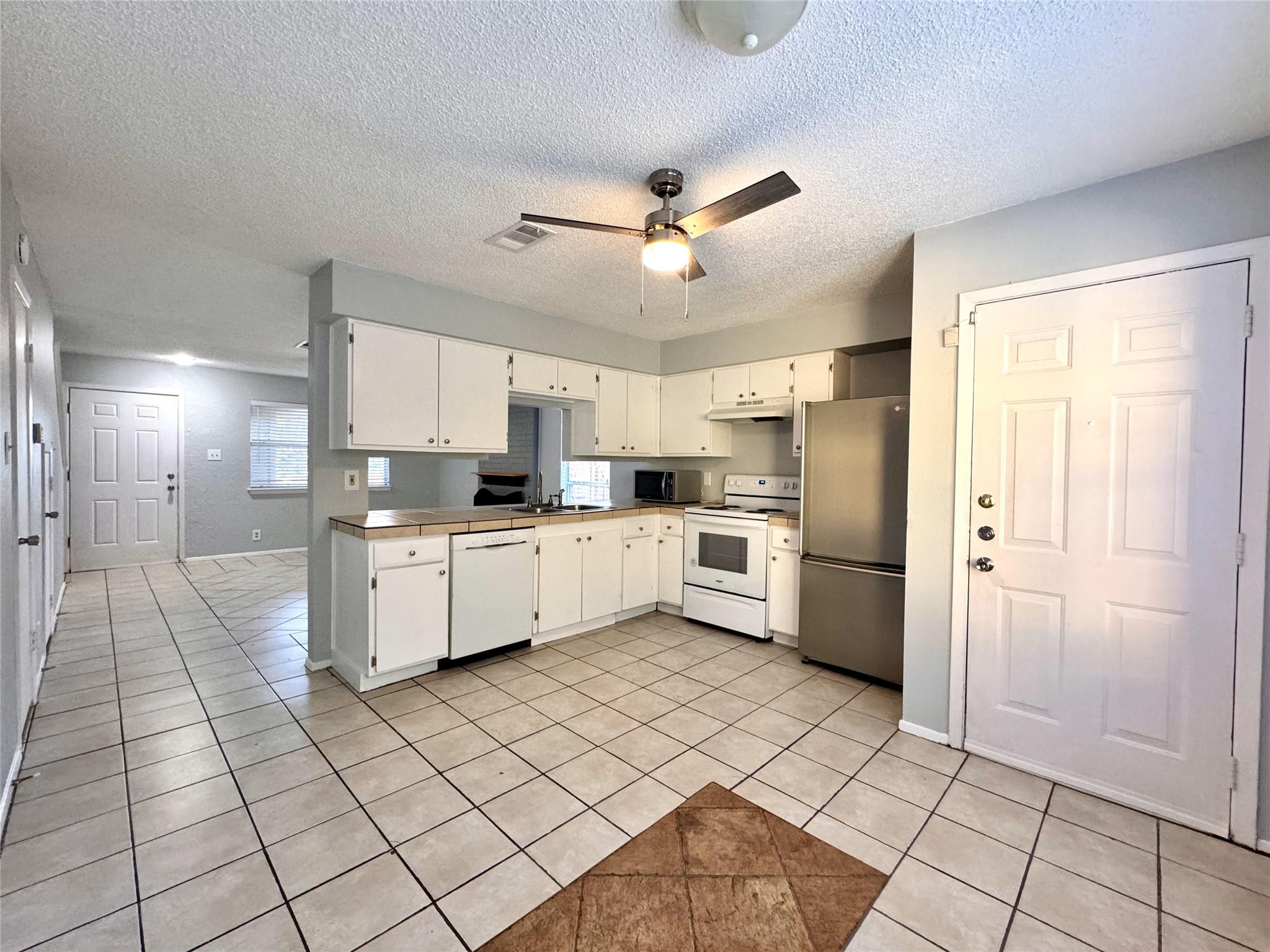 2203 Granberry DR #A — photo 4