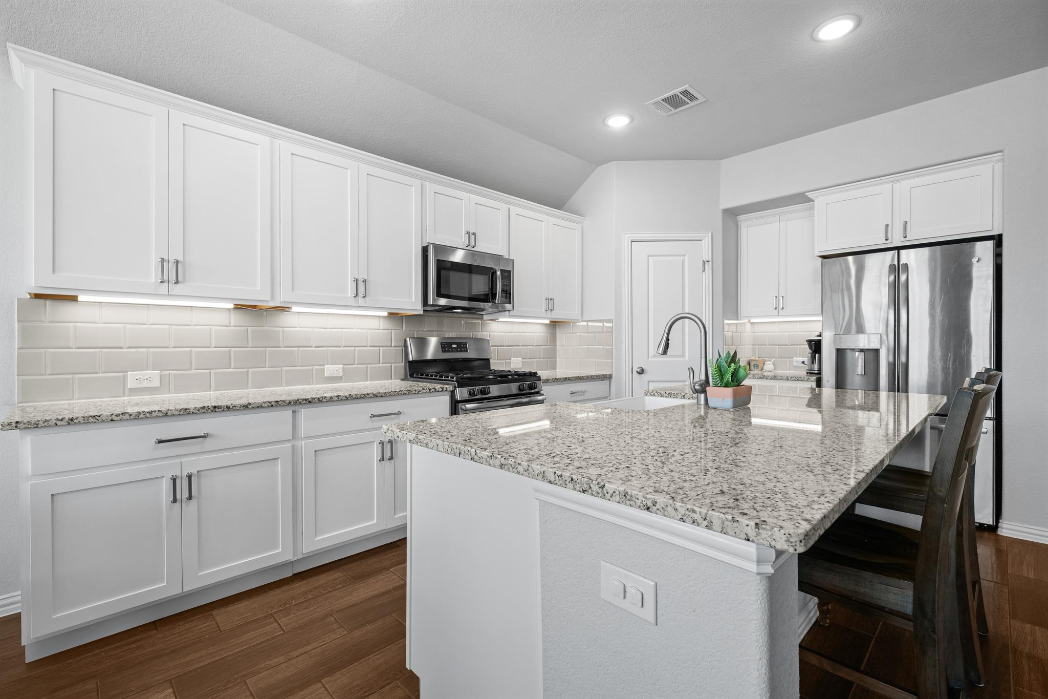 4174 Kingsley Ave — photo 5