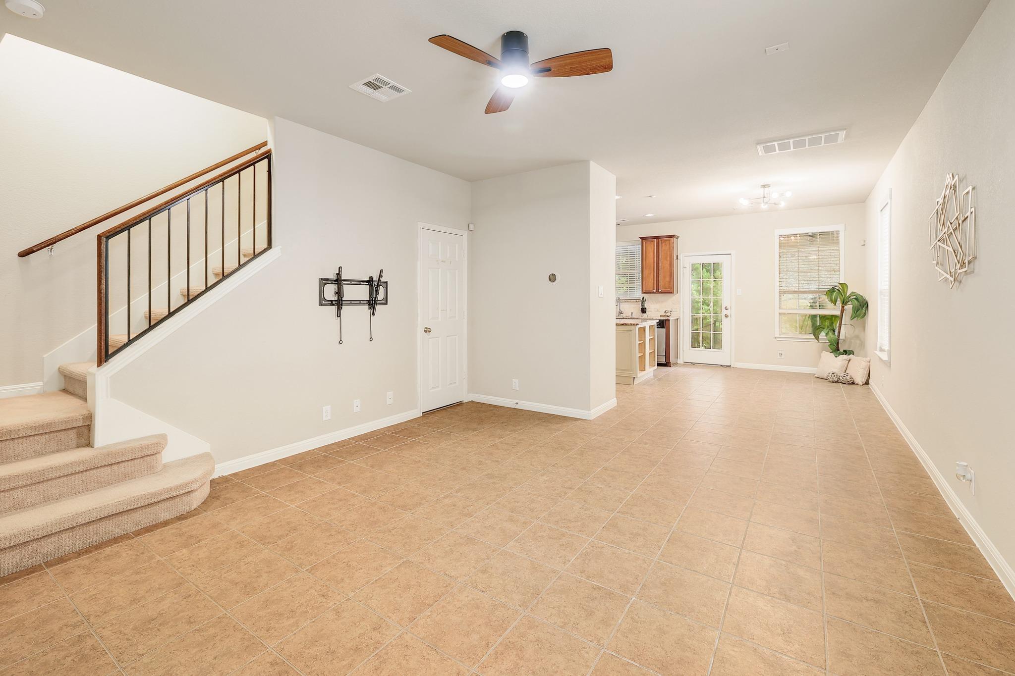 1310 Parmer LN #1902 — photo 3