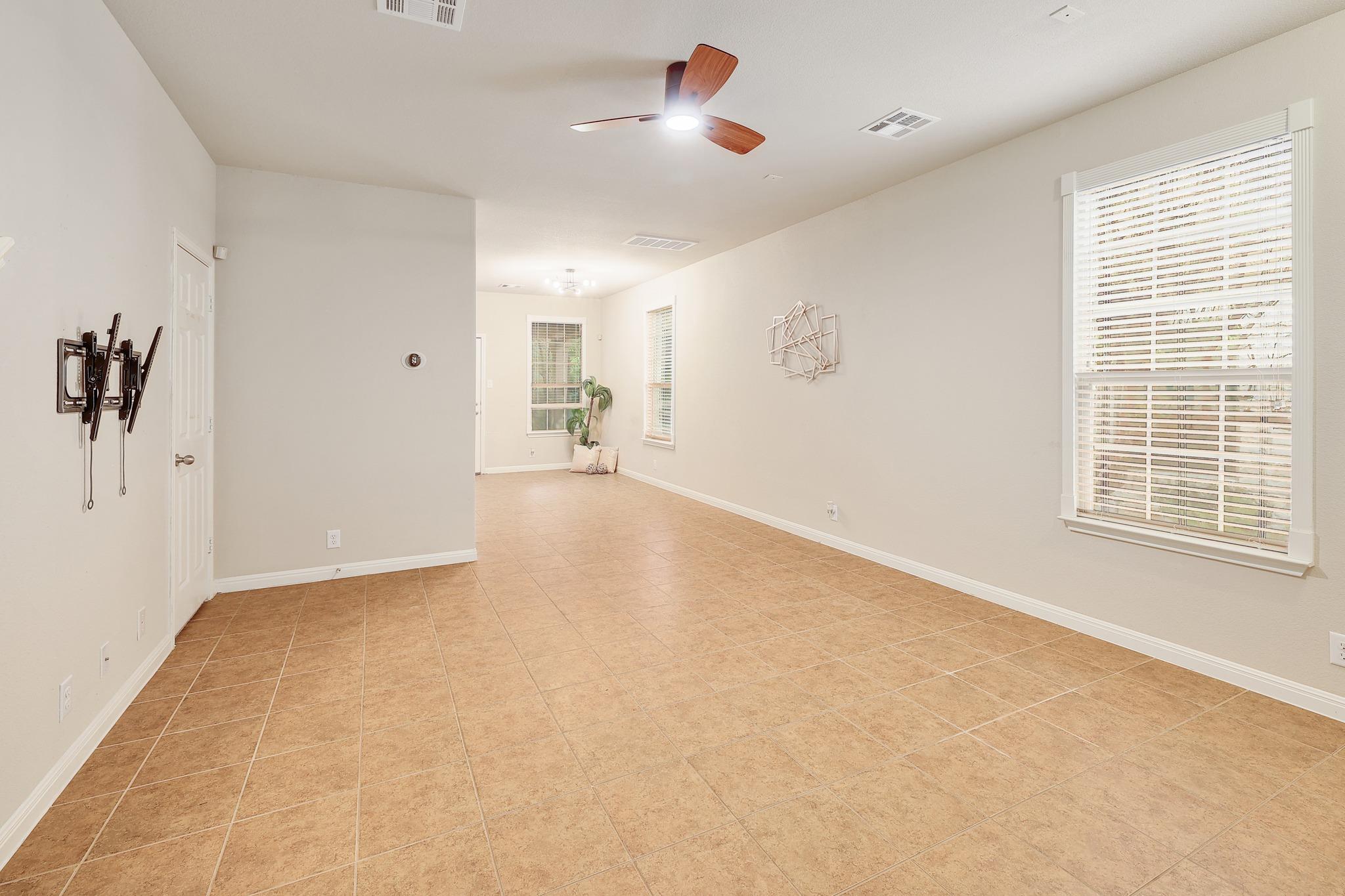 1310 Parmer LN #1902 — photo 4