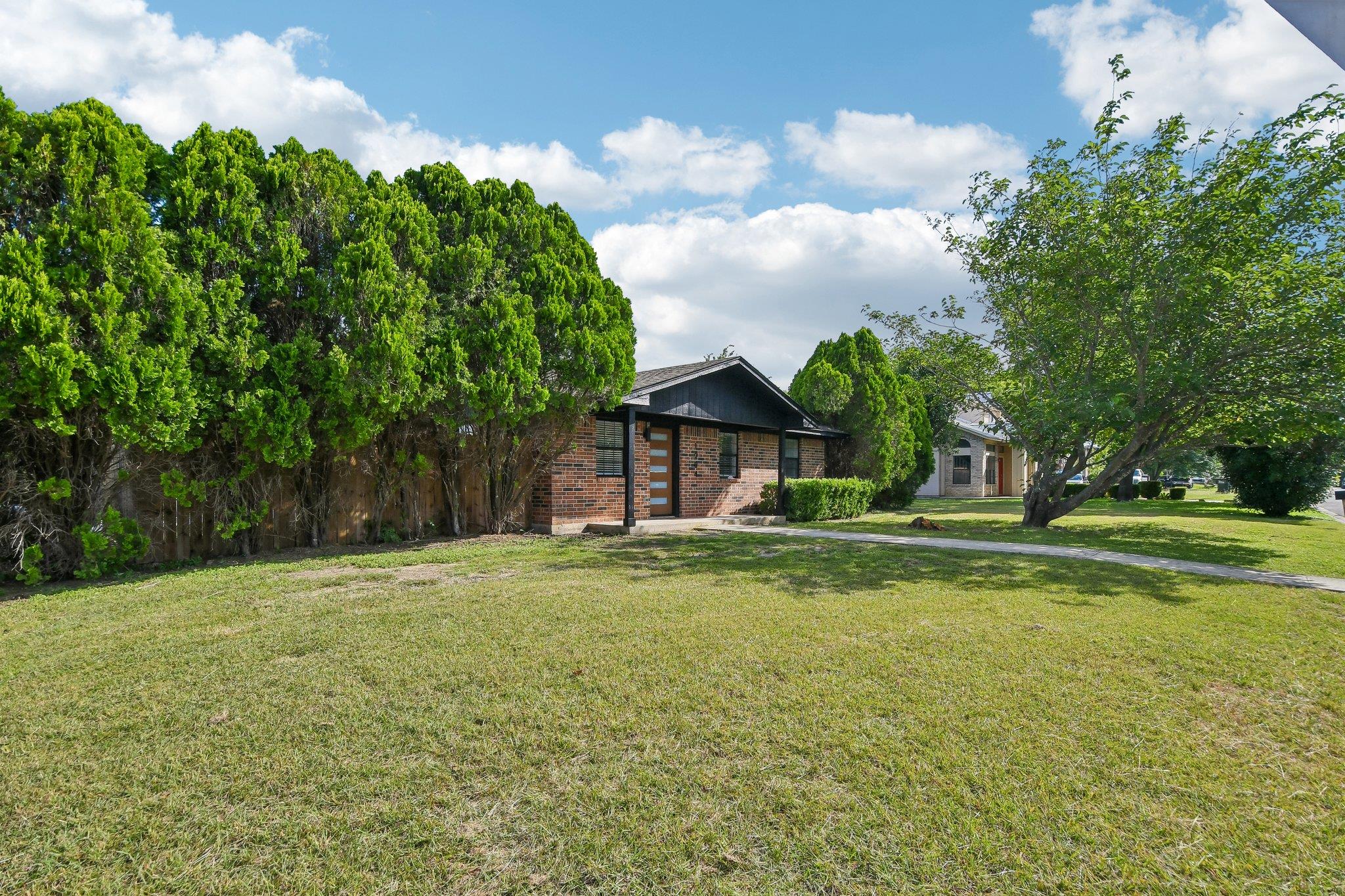 1204 Southwalk ST — photo 3