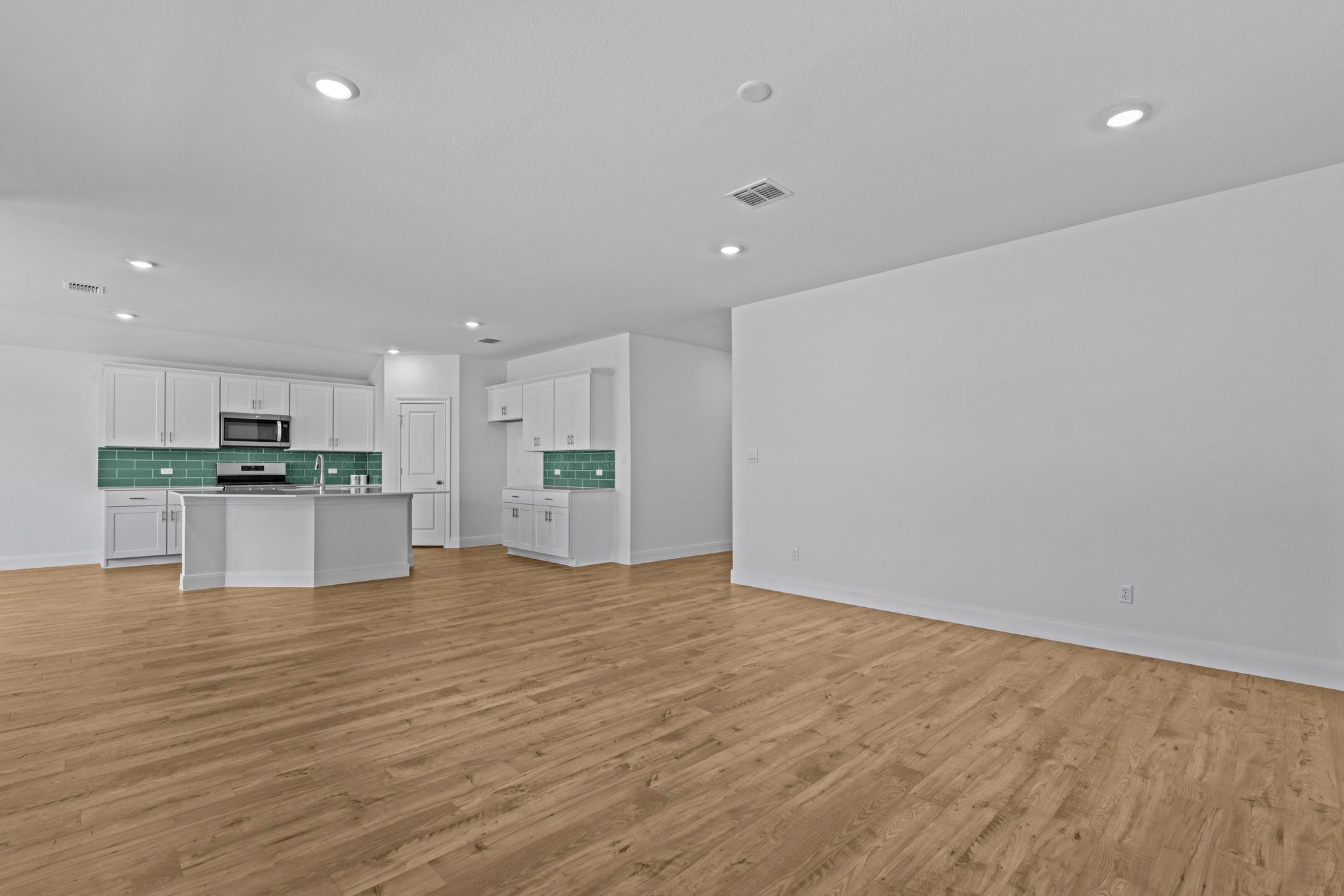 156 Great Northern DR — photo 4