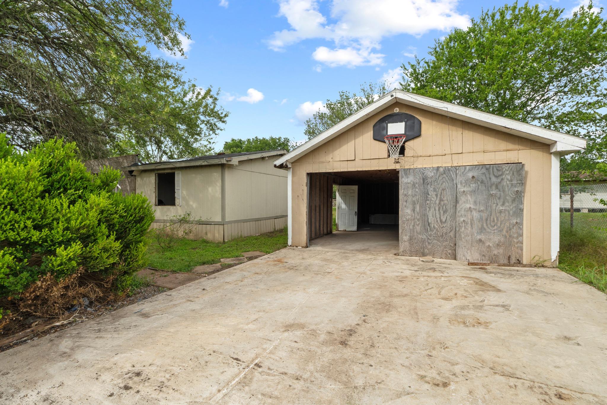 205 Skycrest DR — photo 3