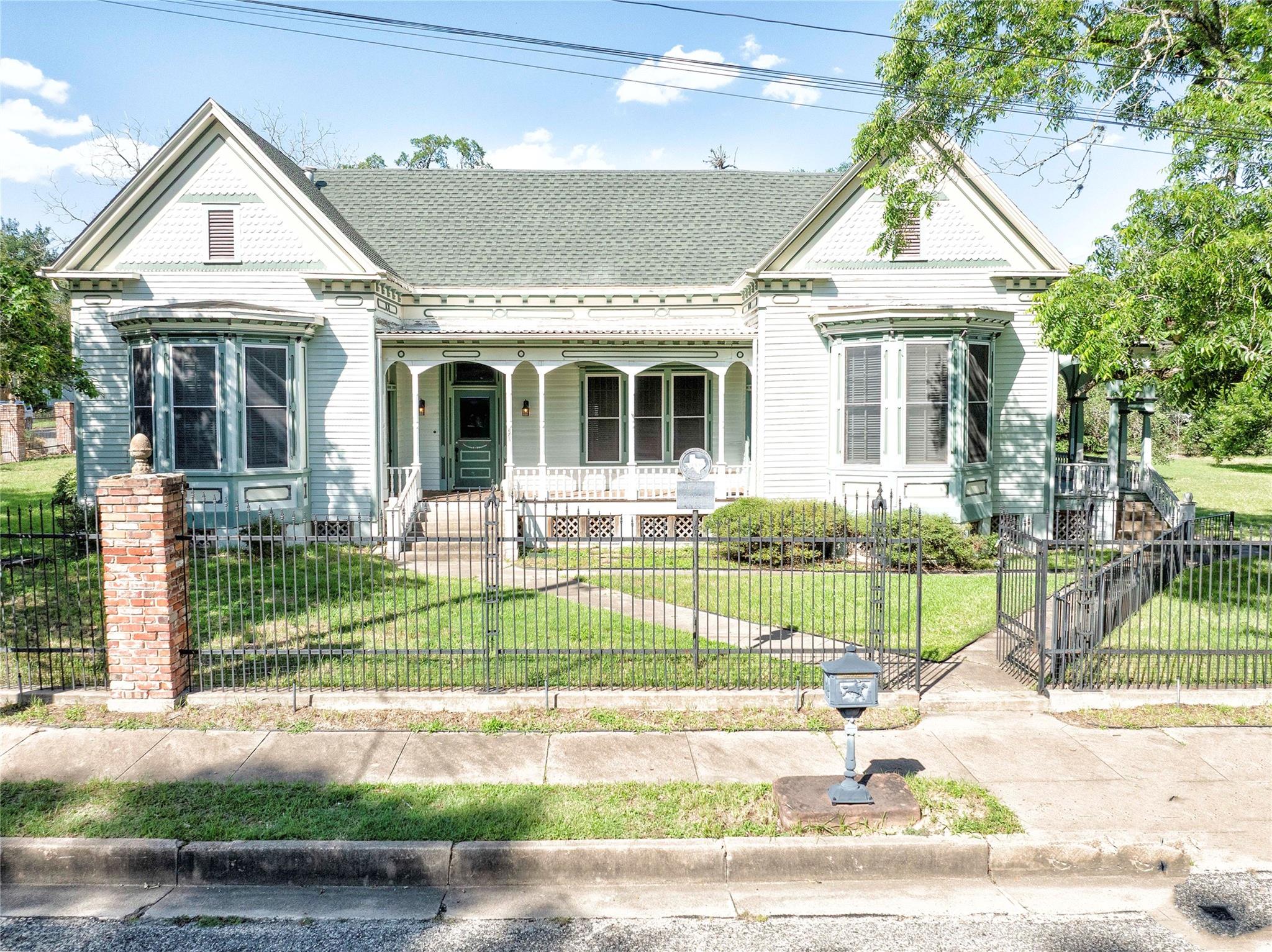 350 Madison ST