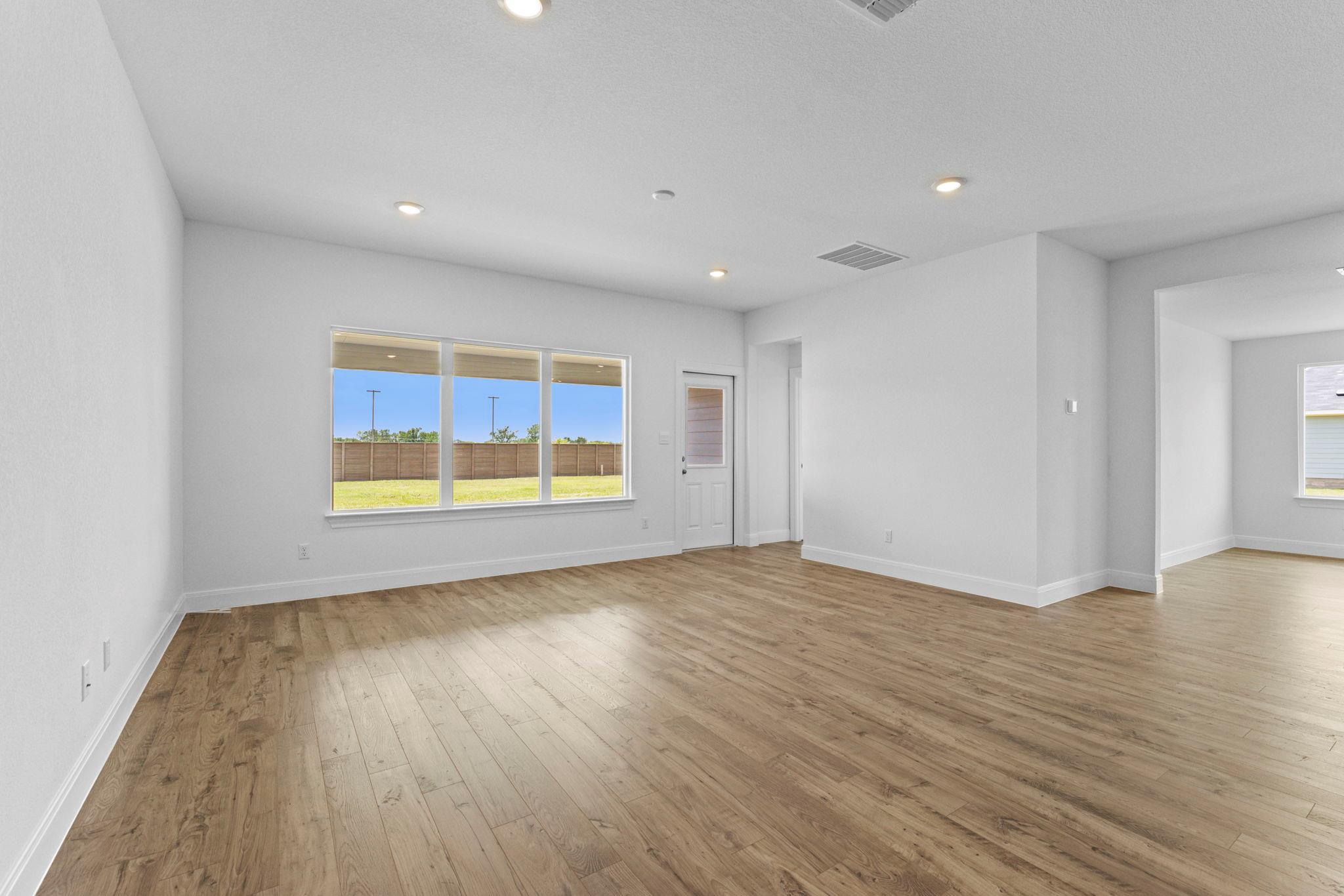 119 Union Pacific DR — photo 4