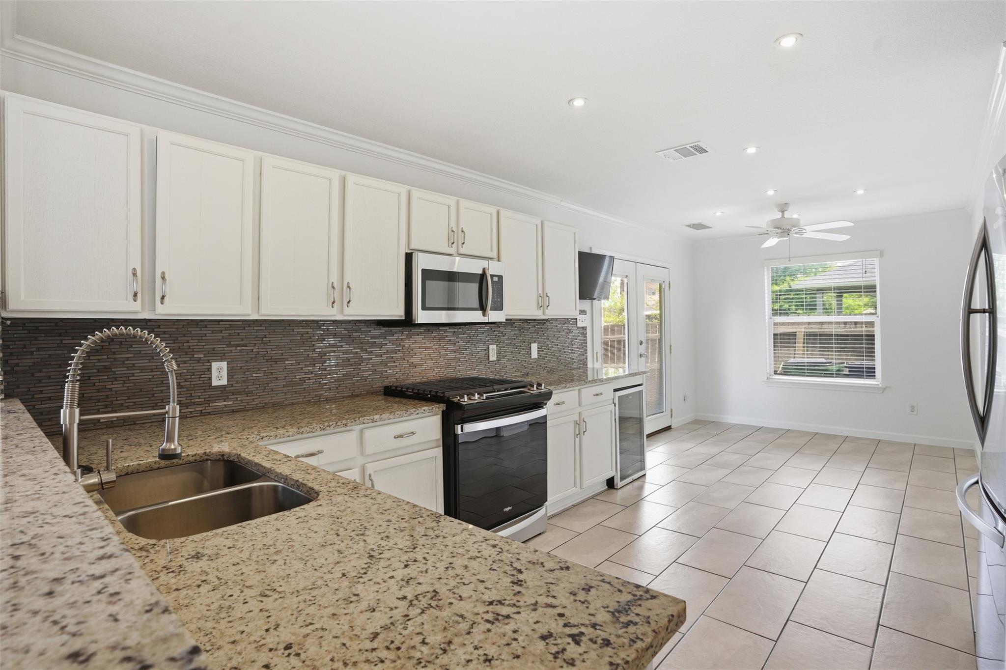 3838 Haleys WAY — photo 3