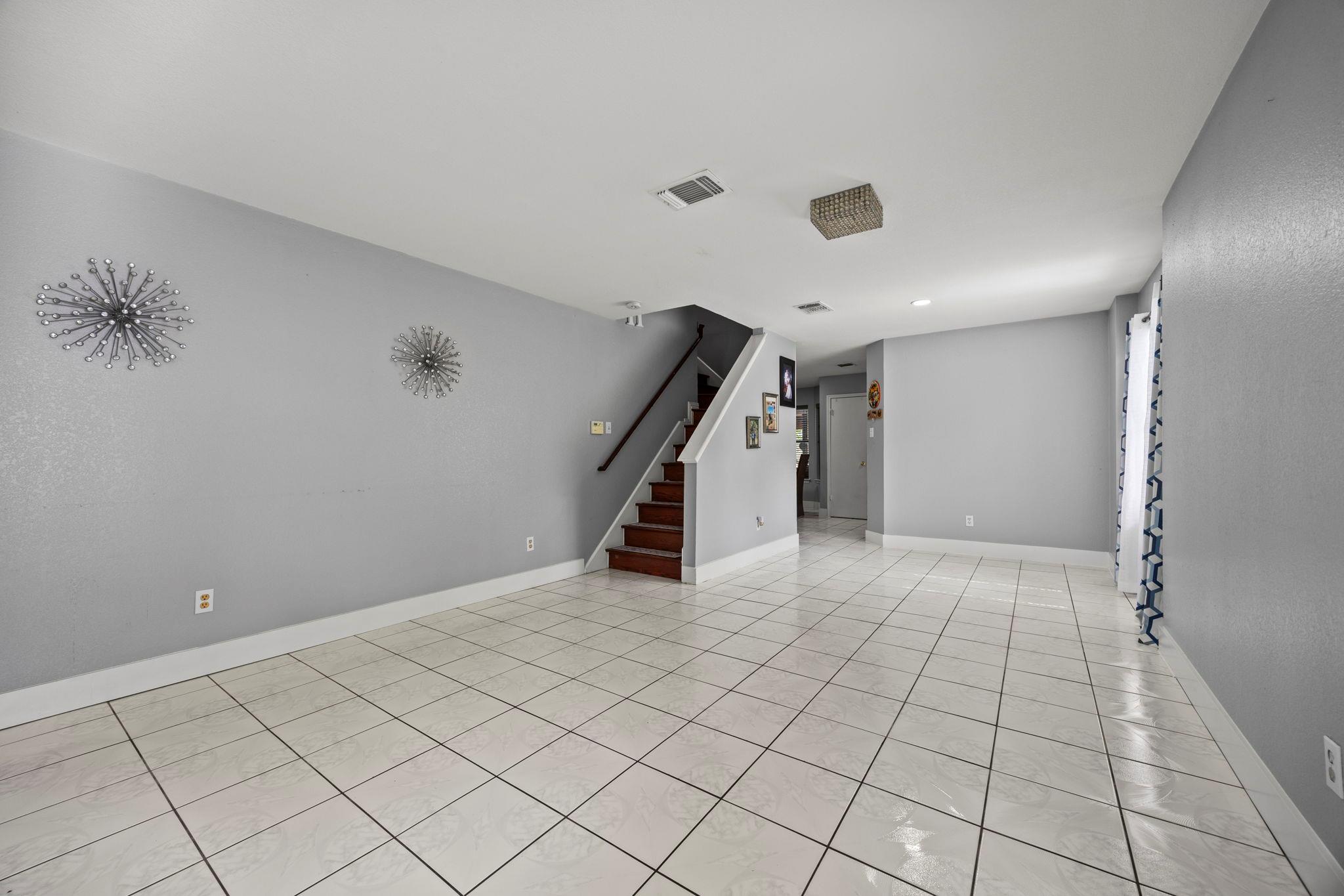 908 Tayside DR — photo 5