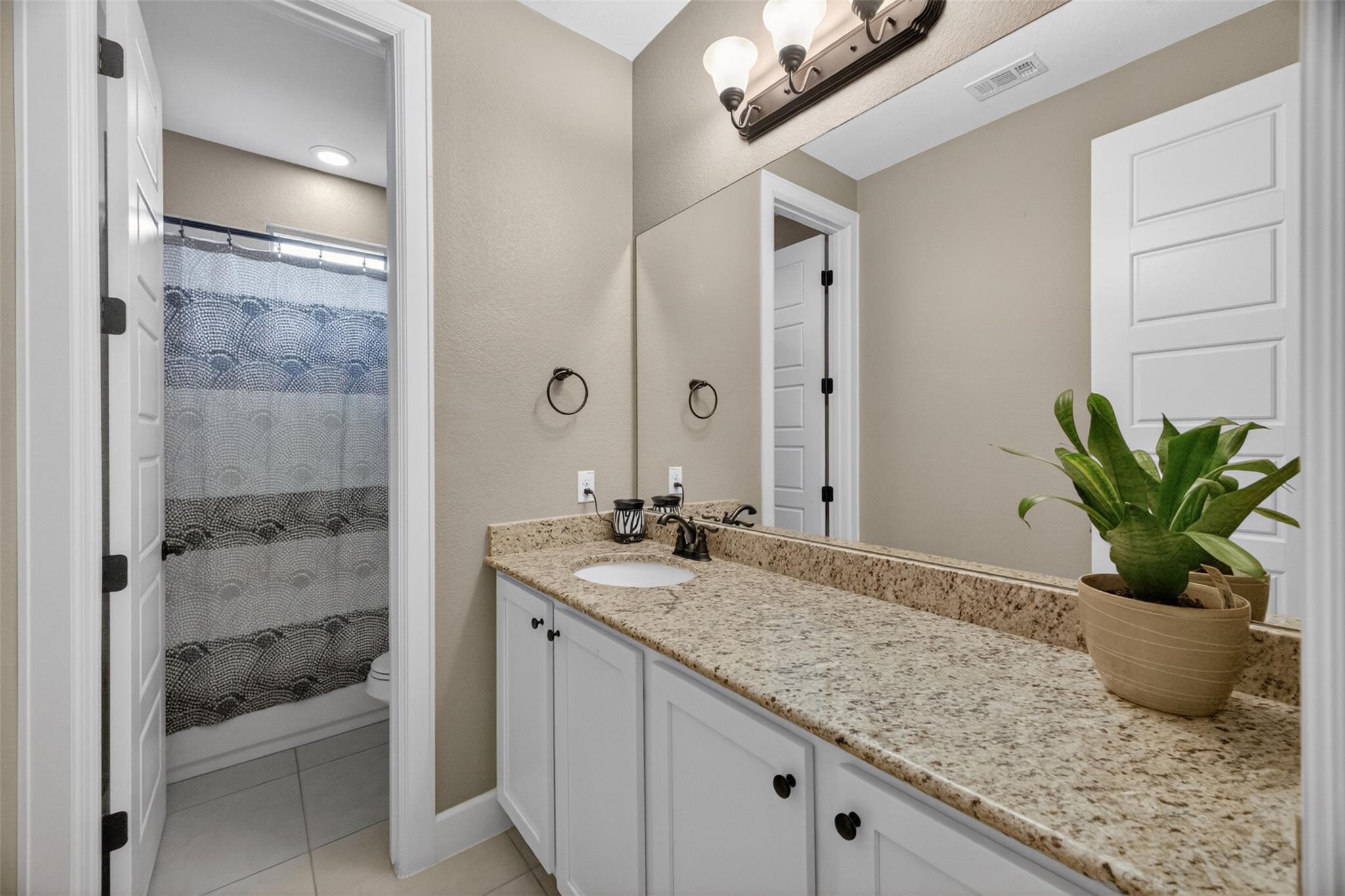 4017 Benetton WAY — photo 4