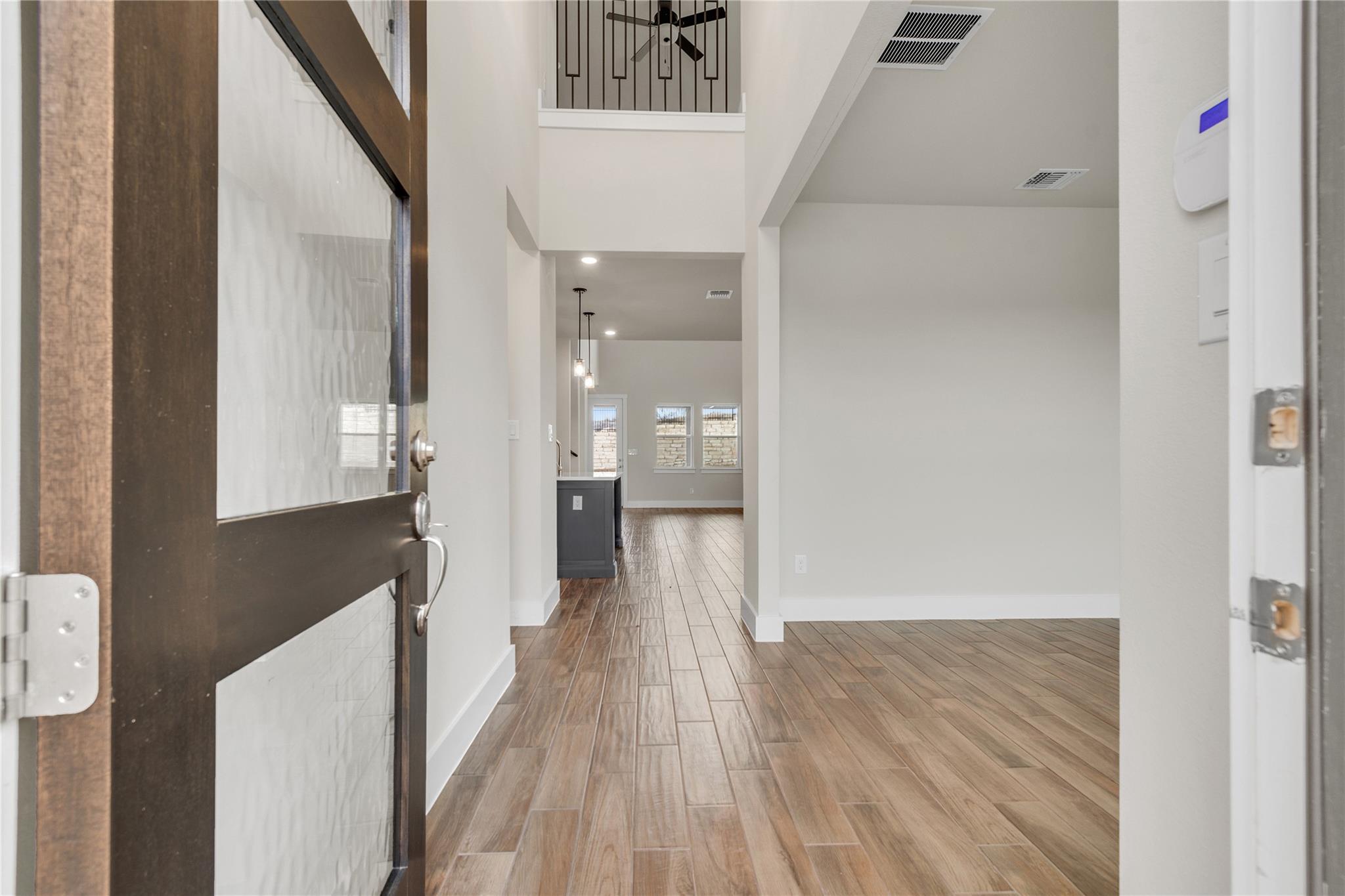 8424 Red Bottle Brush RD — photo 3