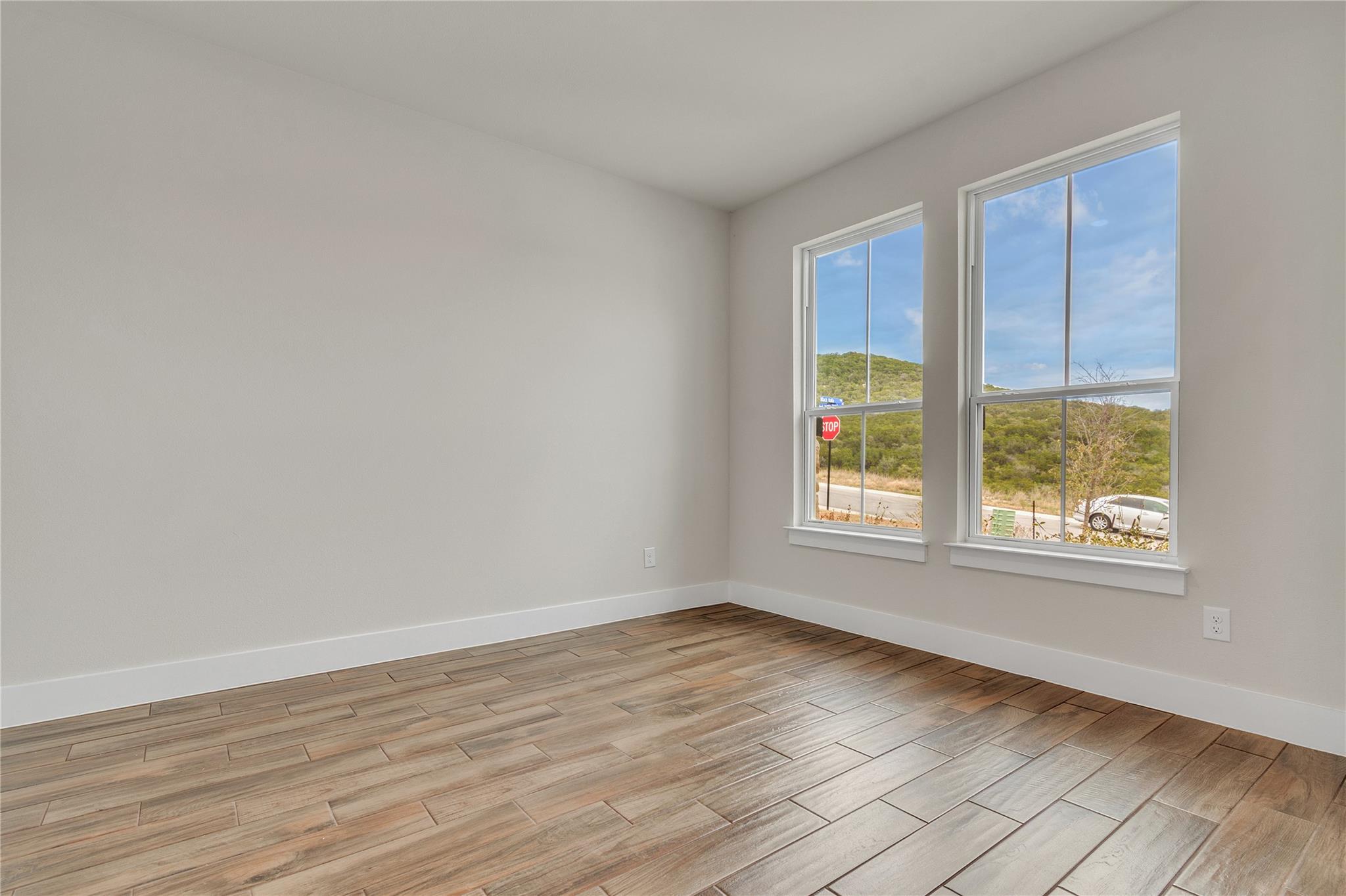 8424 Red Bottle Brush RD — photo 5