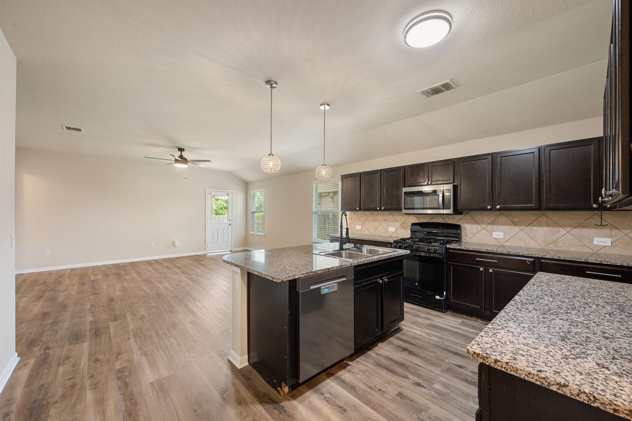 533 Luna Vista DR — photo 5