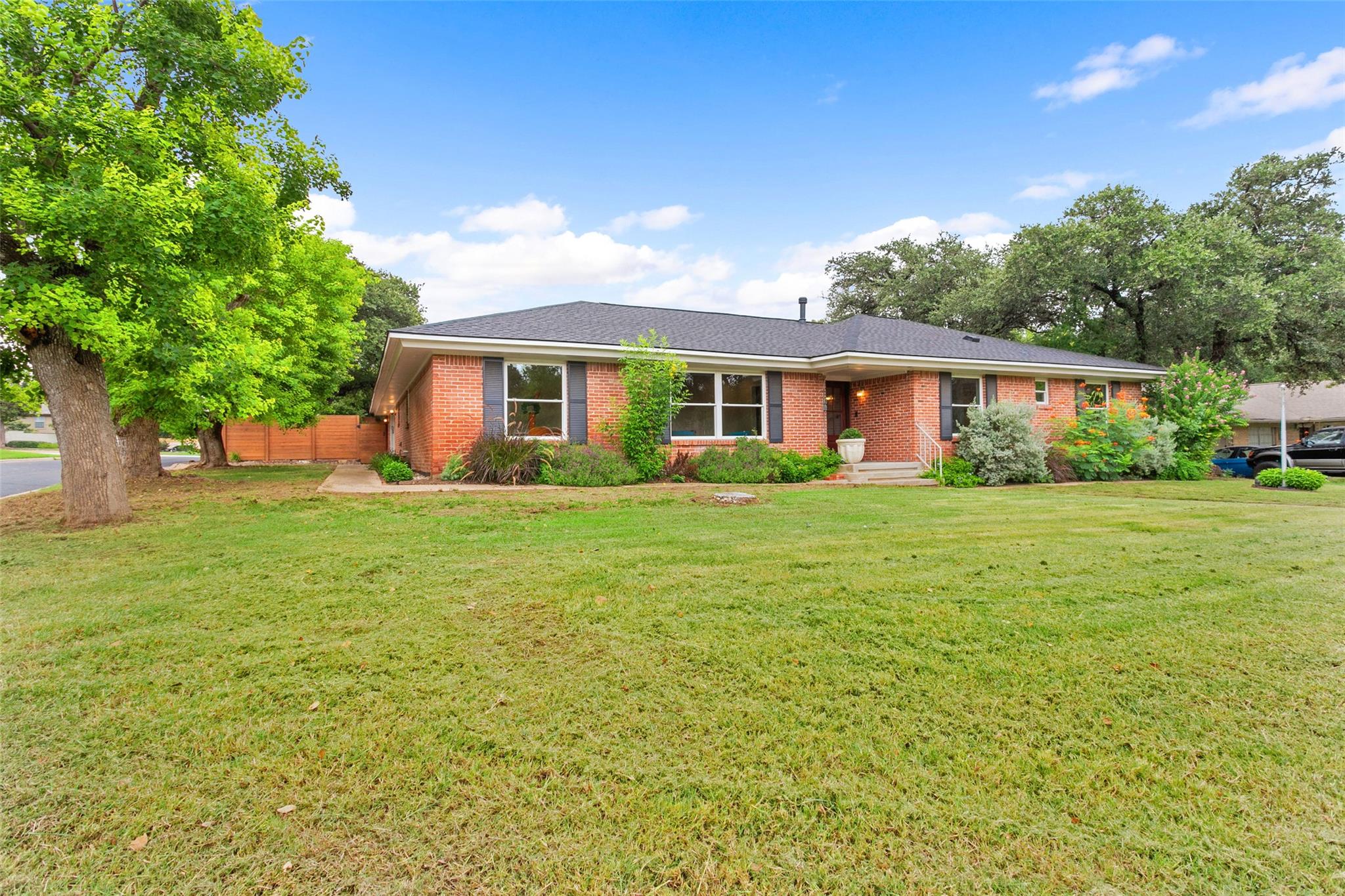 1308 Cardinal Hill CIR — photo 3