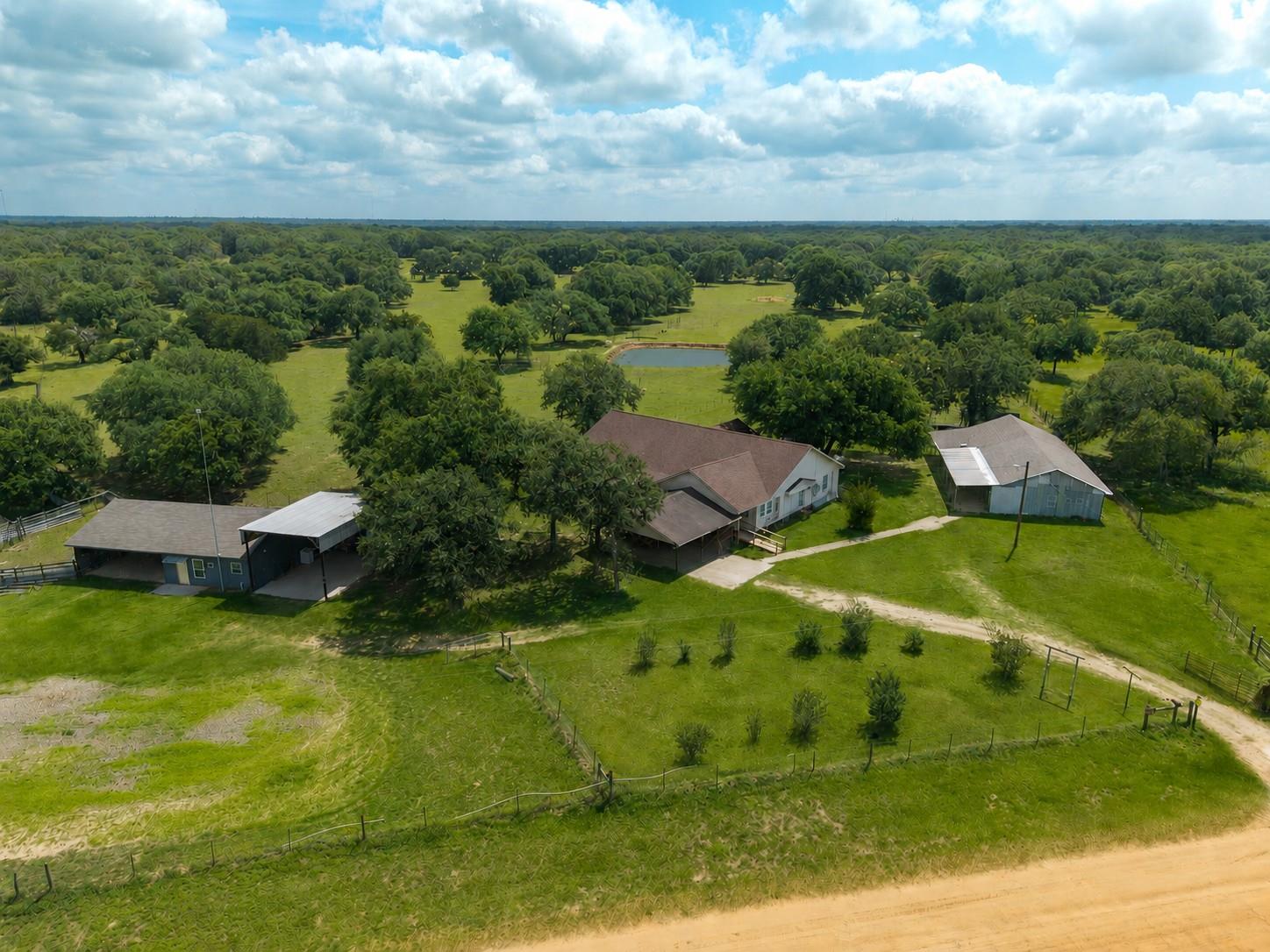 1009 Private Road 1024 — photo 3