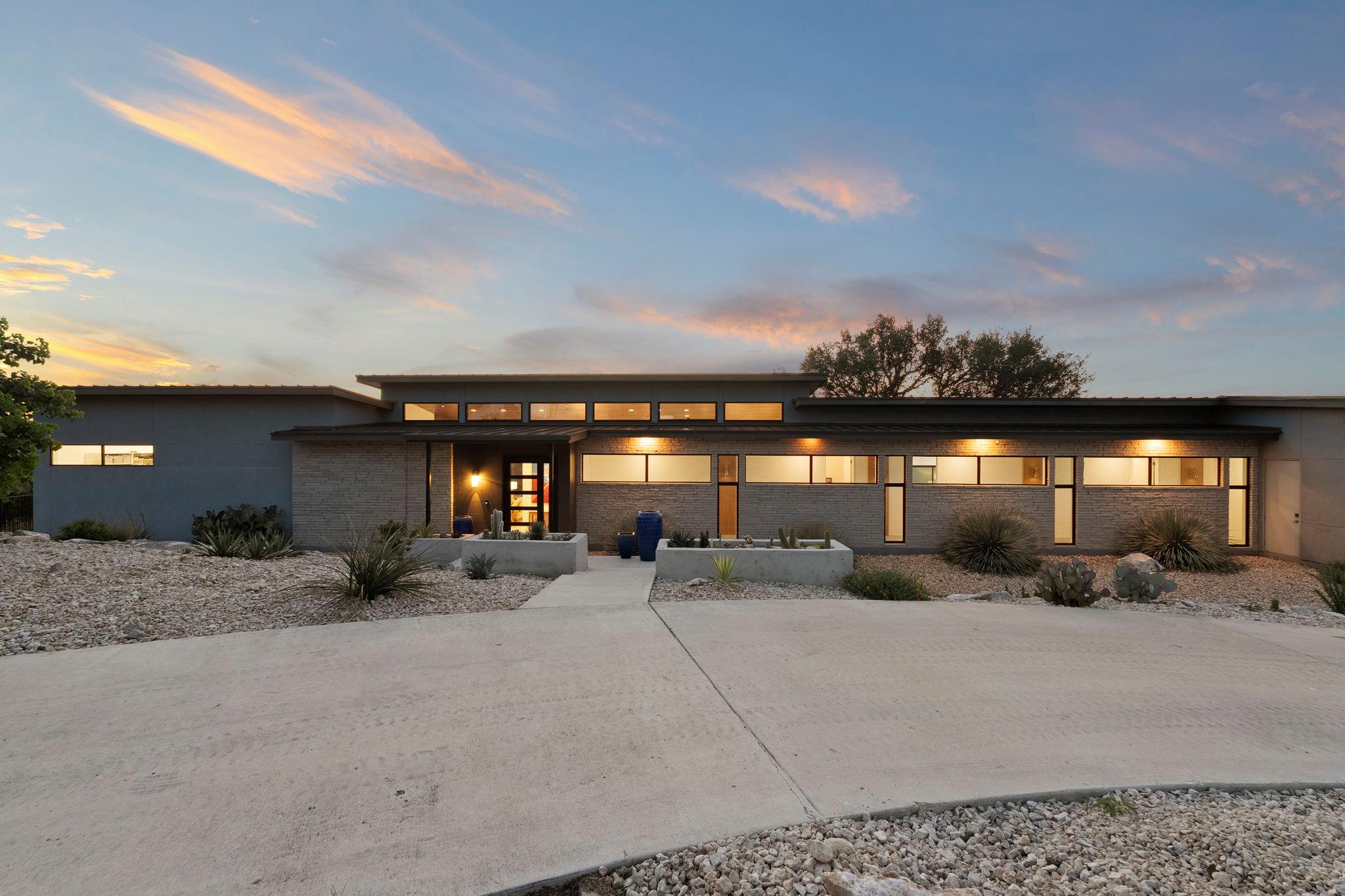352 Arthur CT — photo 4