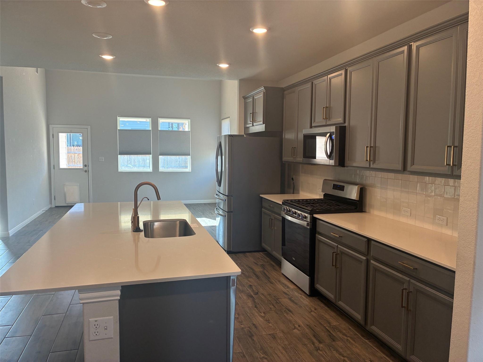 2509 Berryville LN — photo 3