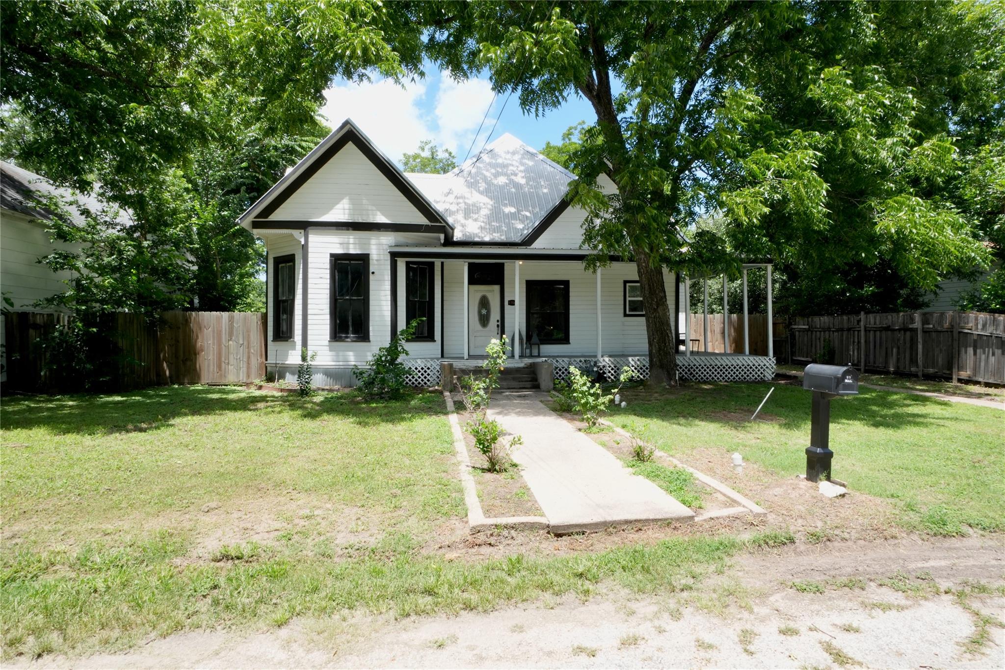 1704 Houston Ave
