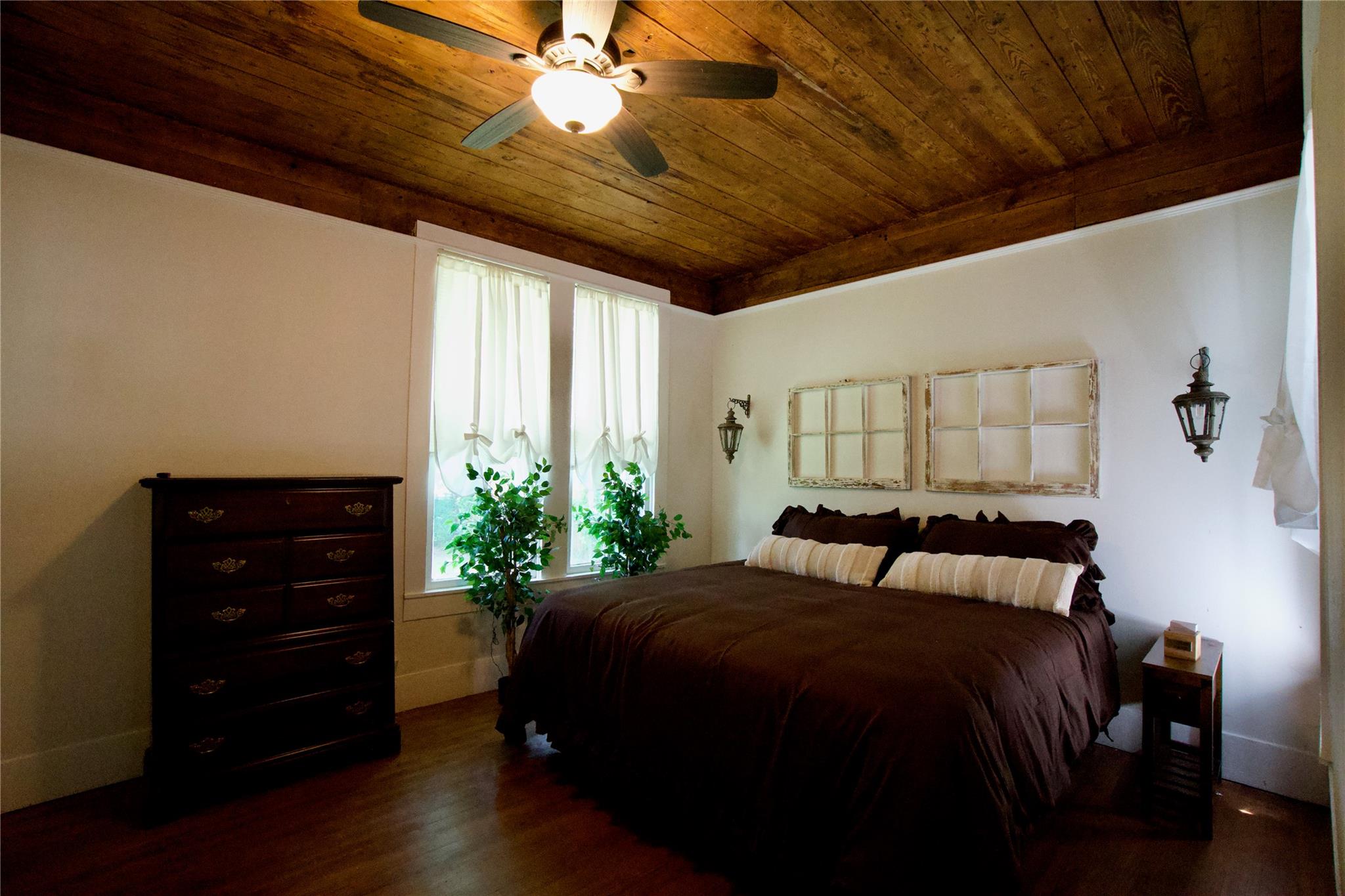 1704 Houston Ave — photo 3