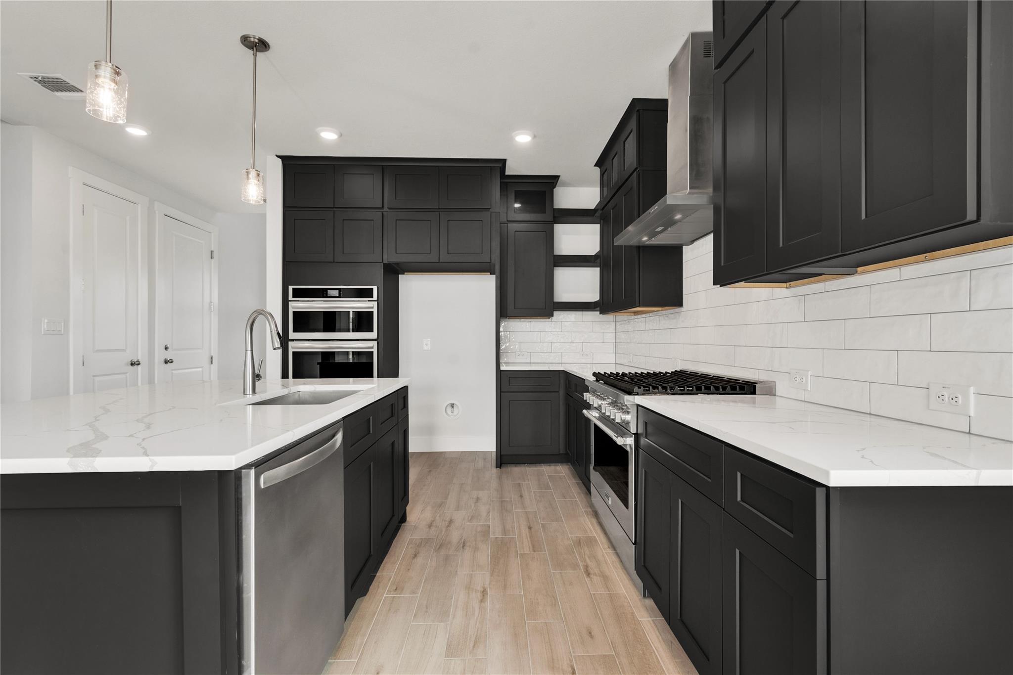 8516 Red Bottle Brush RD — photo 4