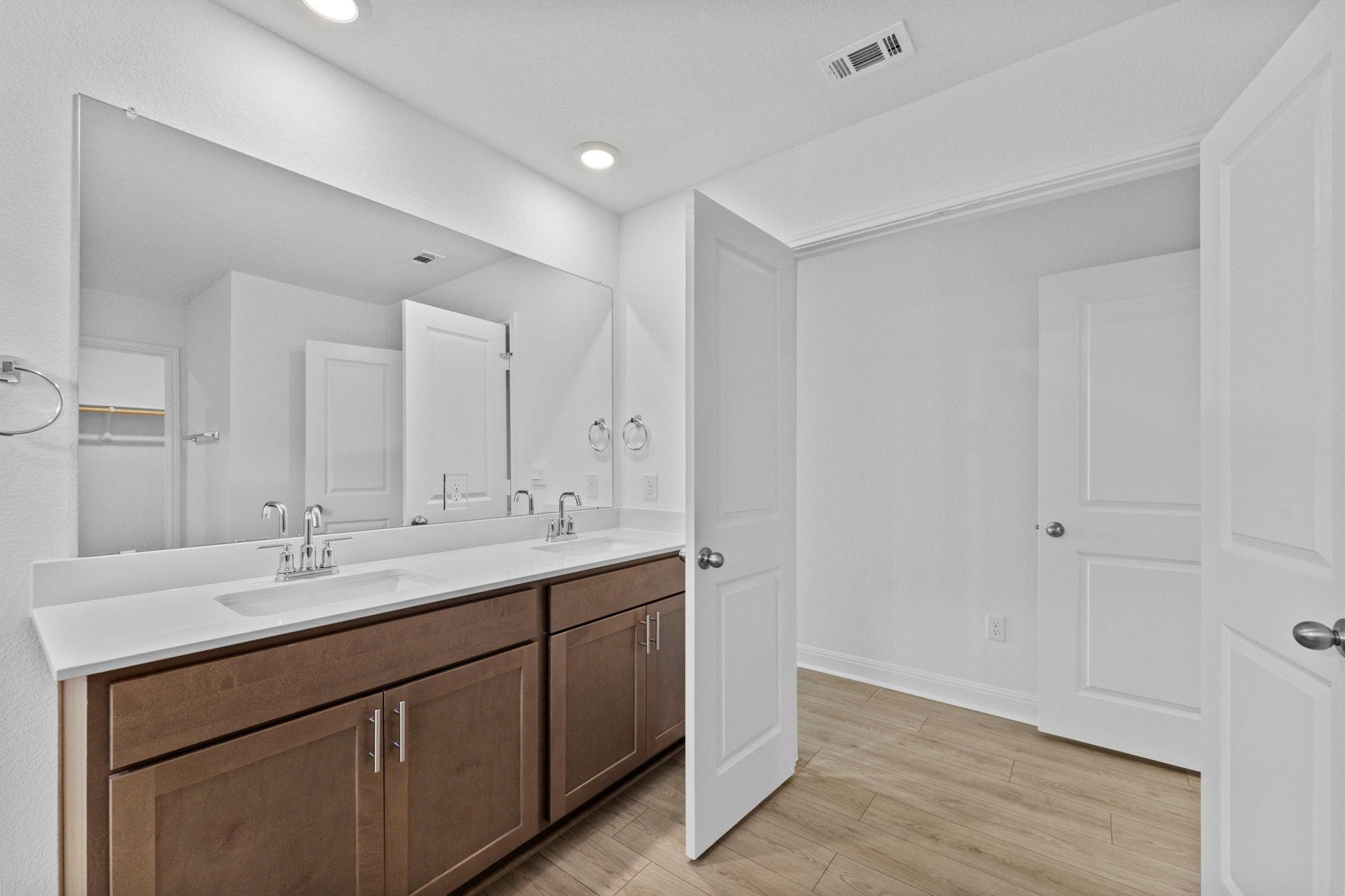 252 Rivers Edge DR — photo 4