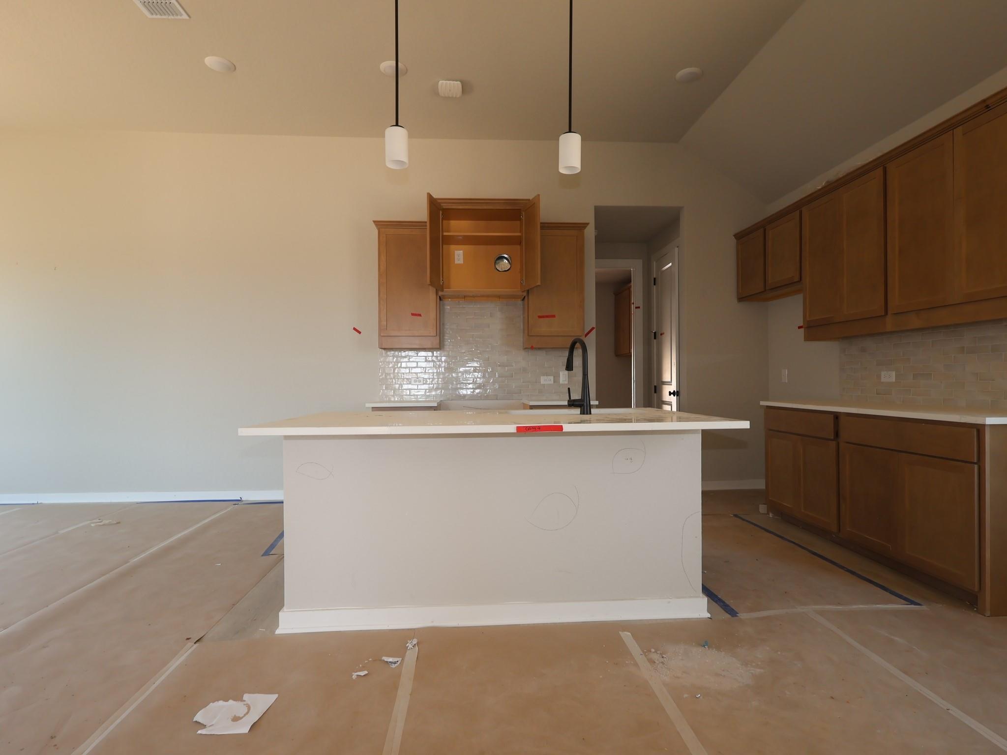 629 Clarissa ST — photo 3