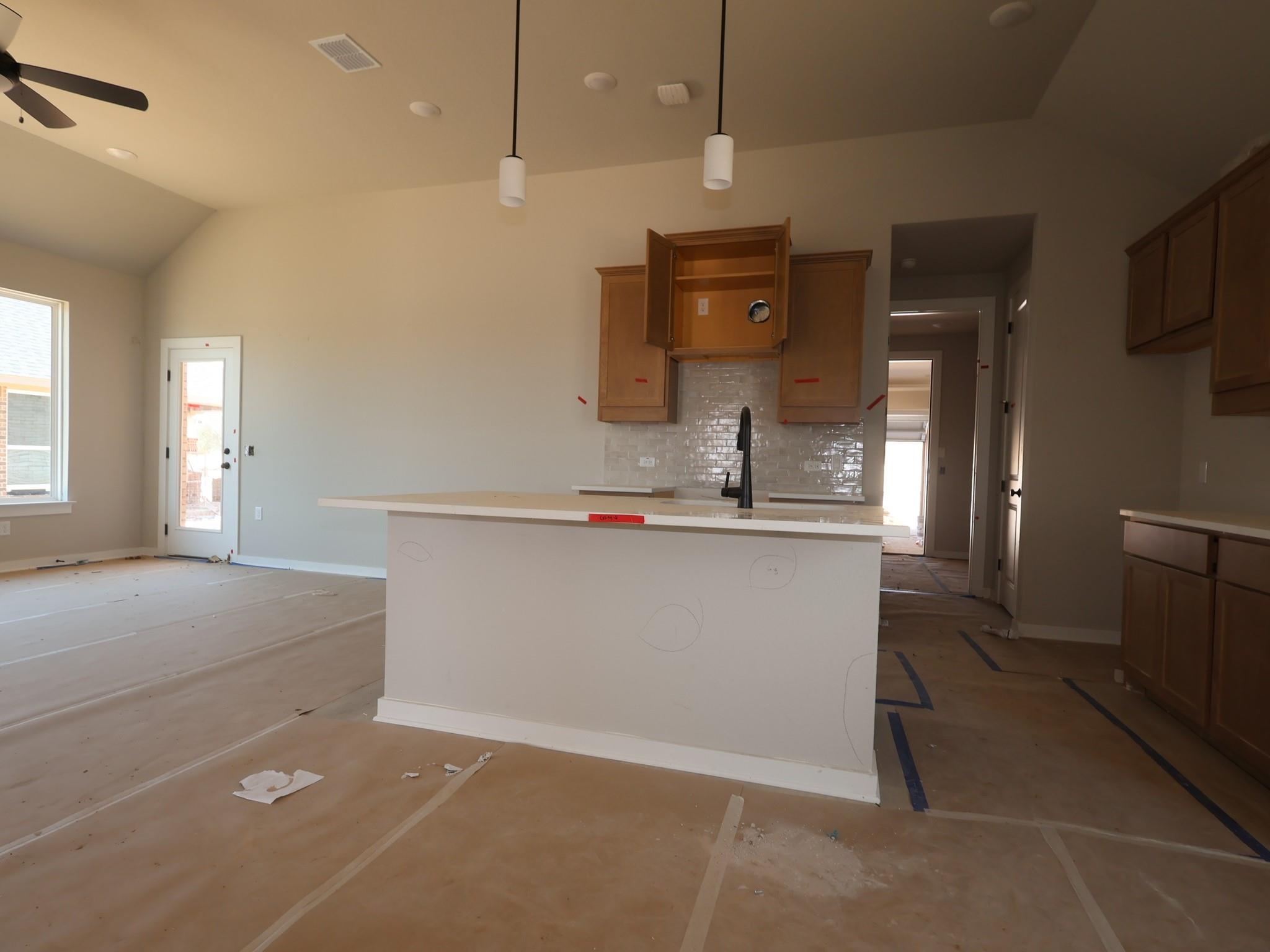 629 Clarissa ST — photo 4