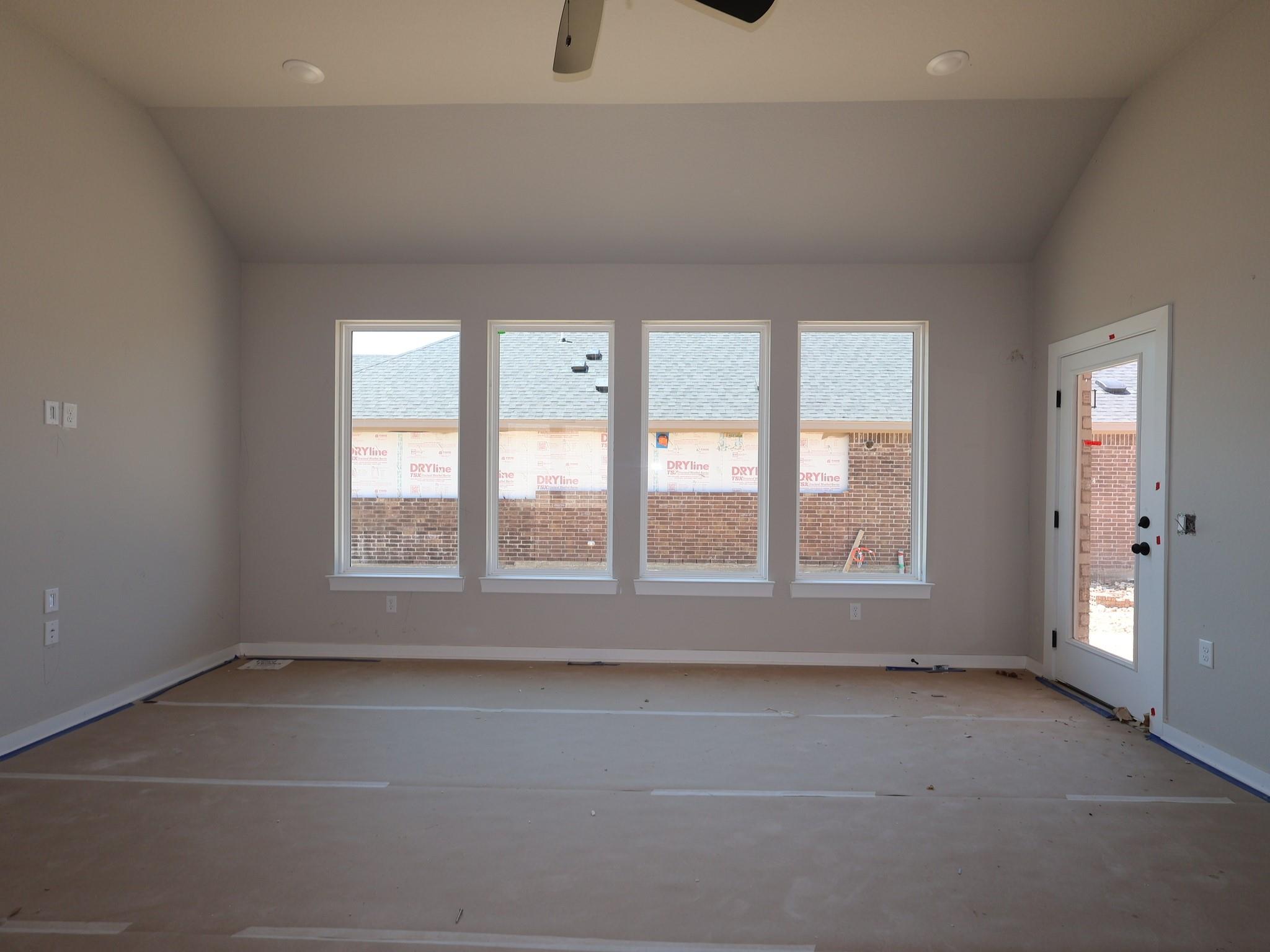 629 Clarissa ST — photo 5