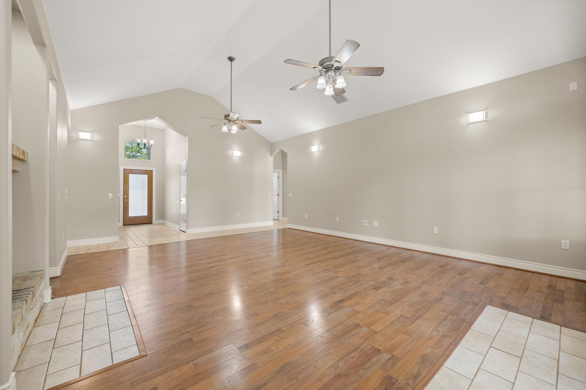 509 Meadow Oaks DR — photo 4