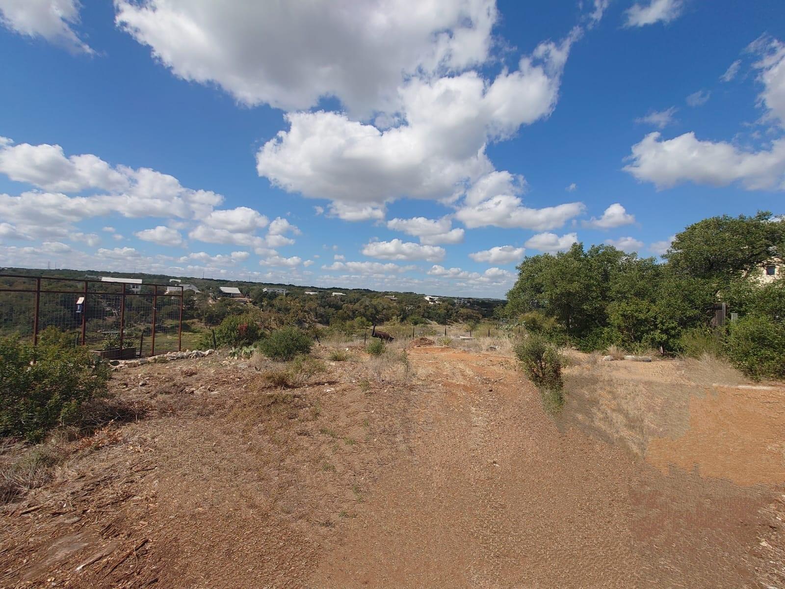 1102 Cliffview DR — photo 3