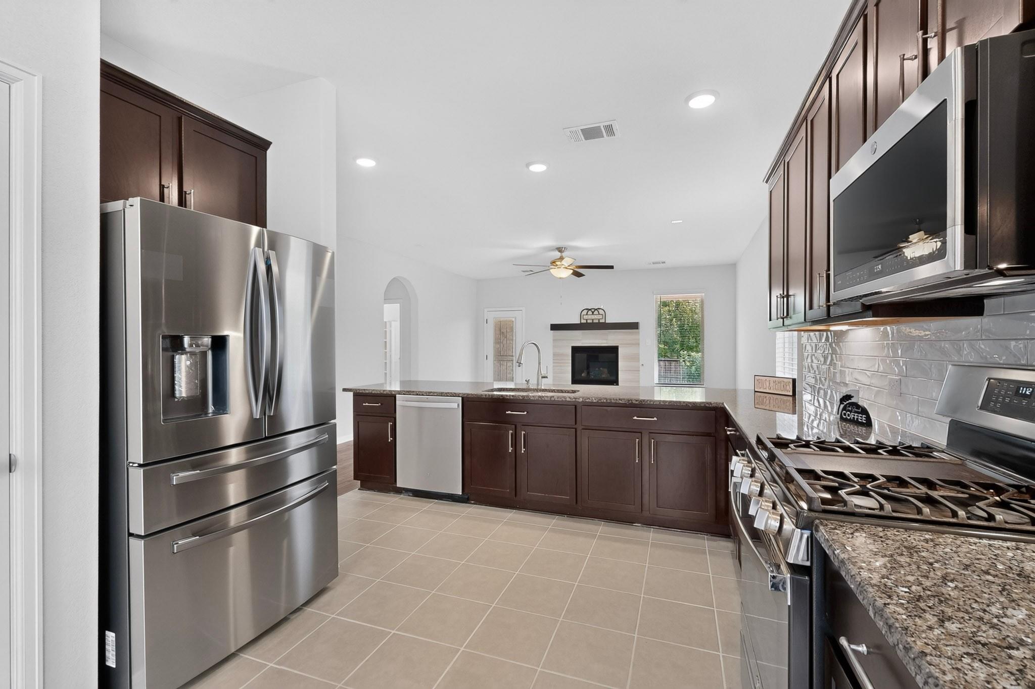 689 Leadtree LOOP — photo 4