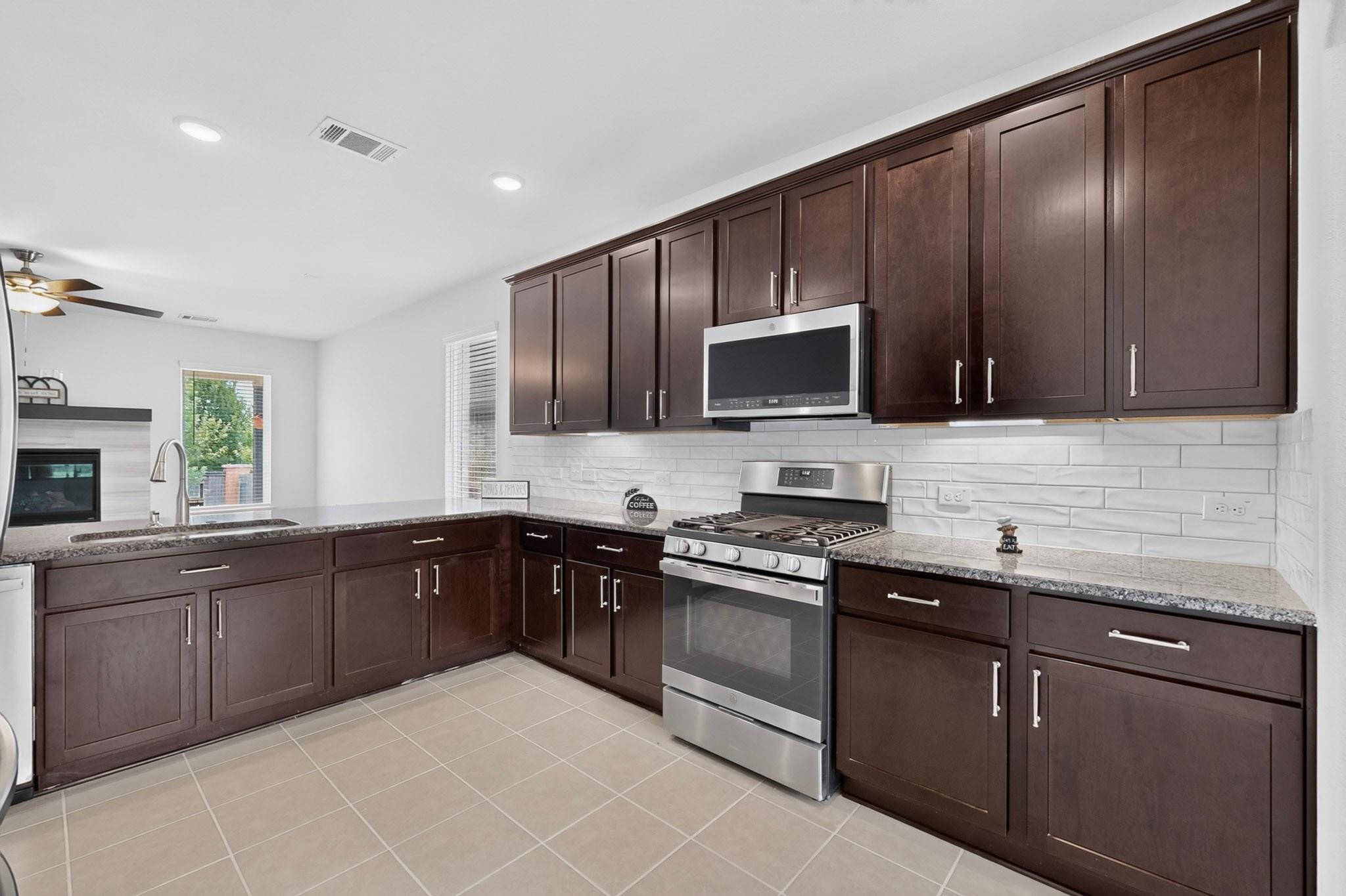 689 Leadtree LOOP — photo 5