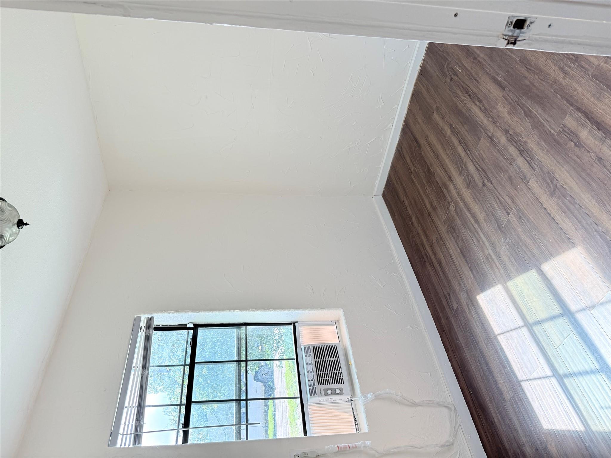 404 Love Ave — photo 3