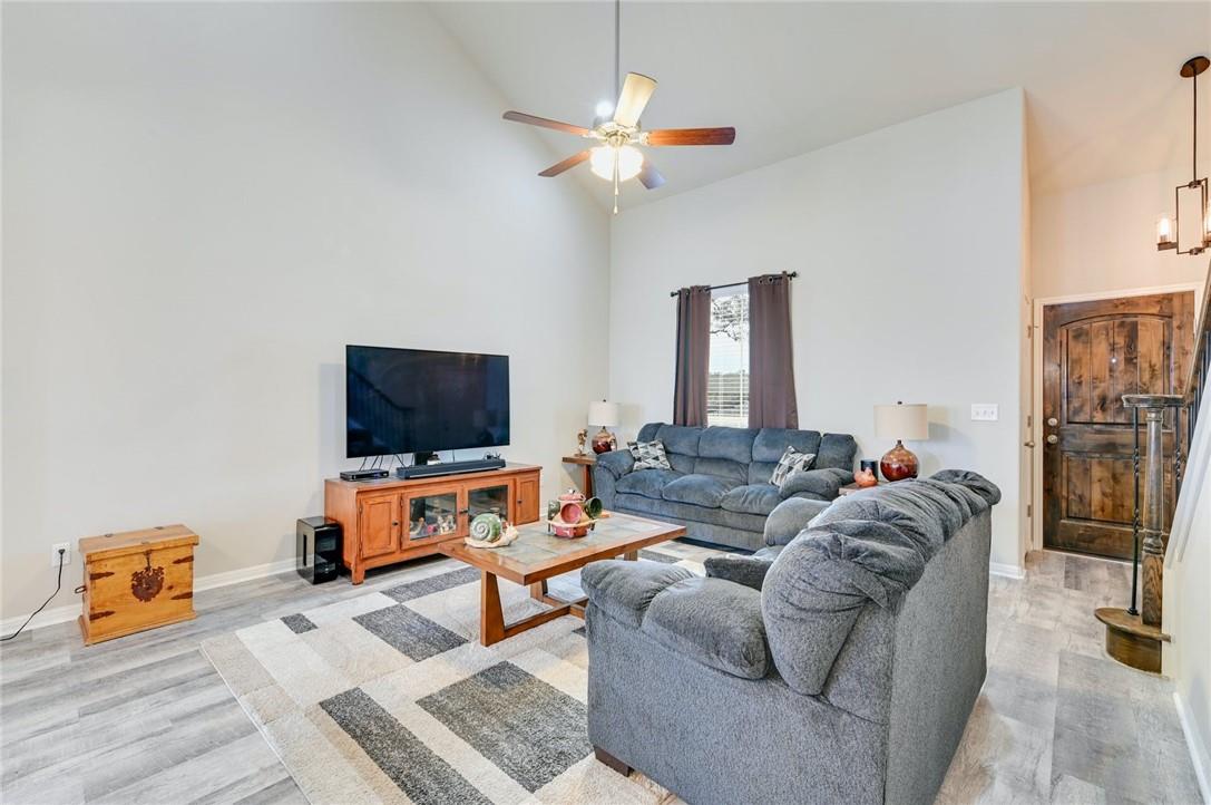 400 Lewisville LN — photo 5