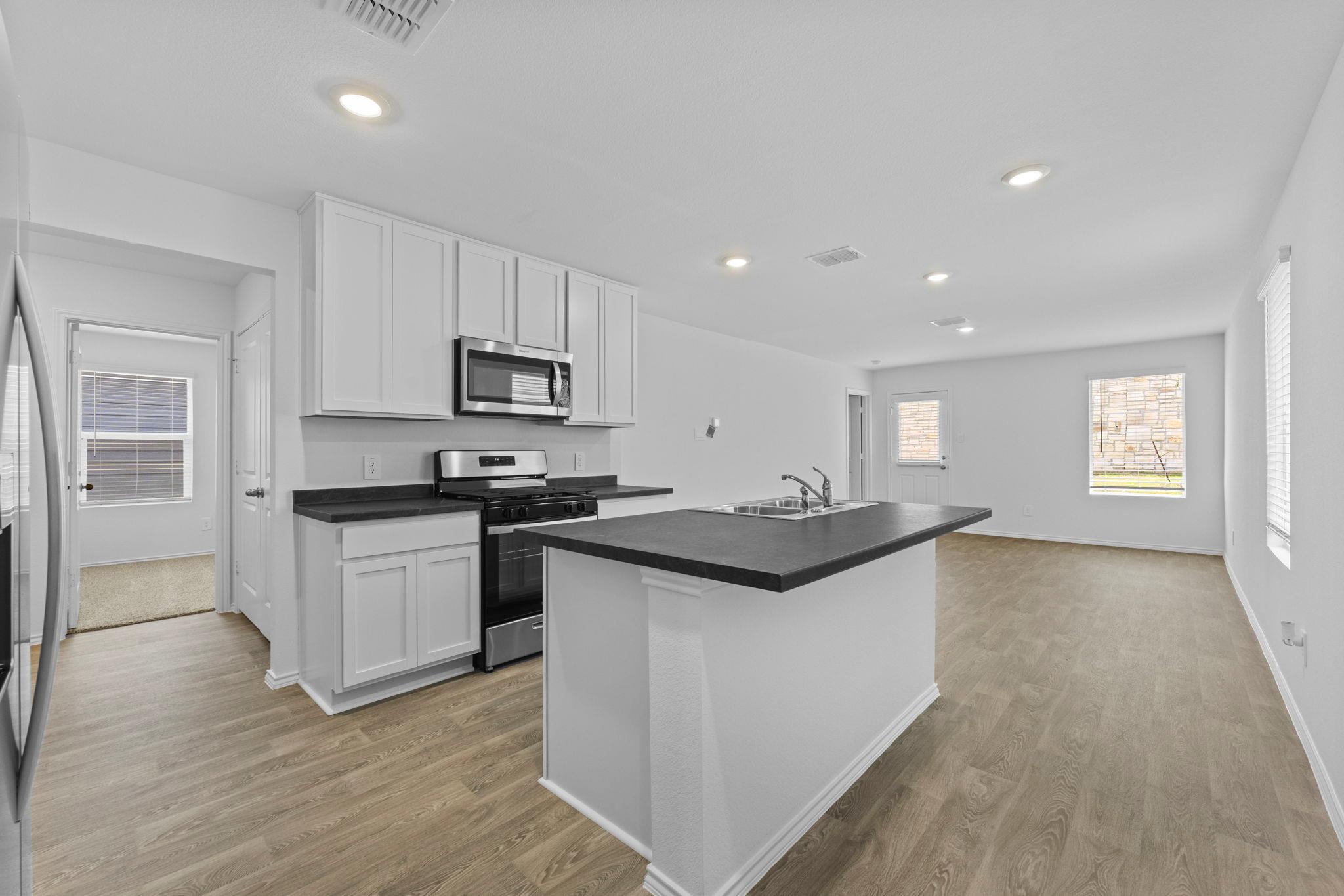 118 Schuenemann WAY — photo 4