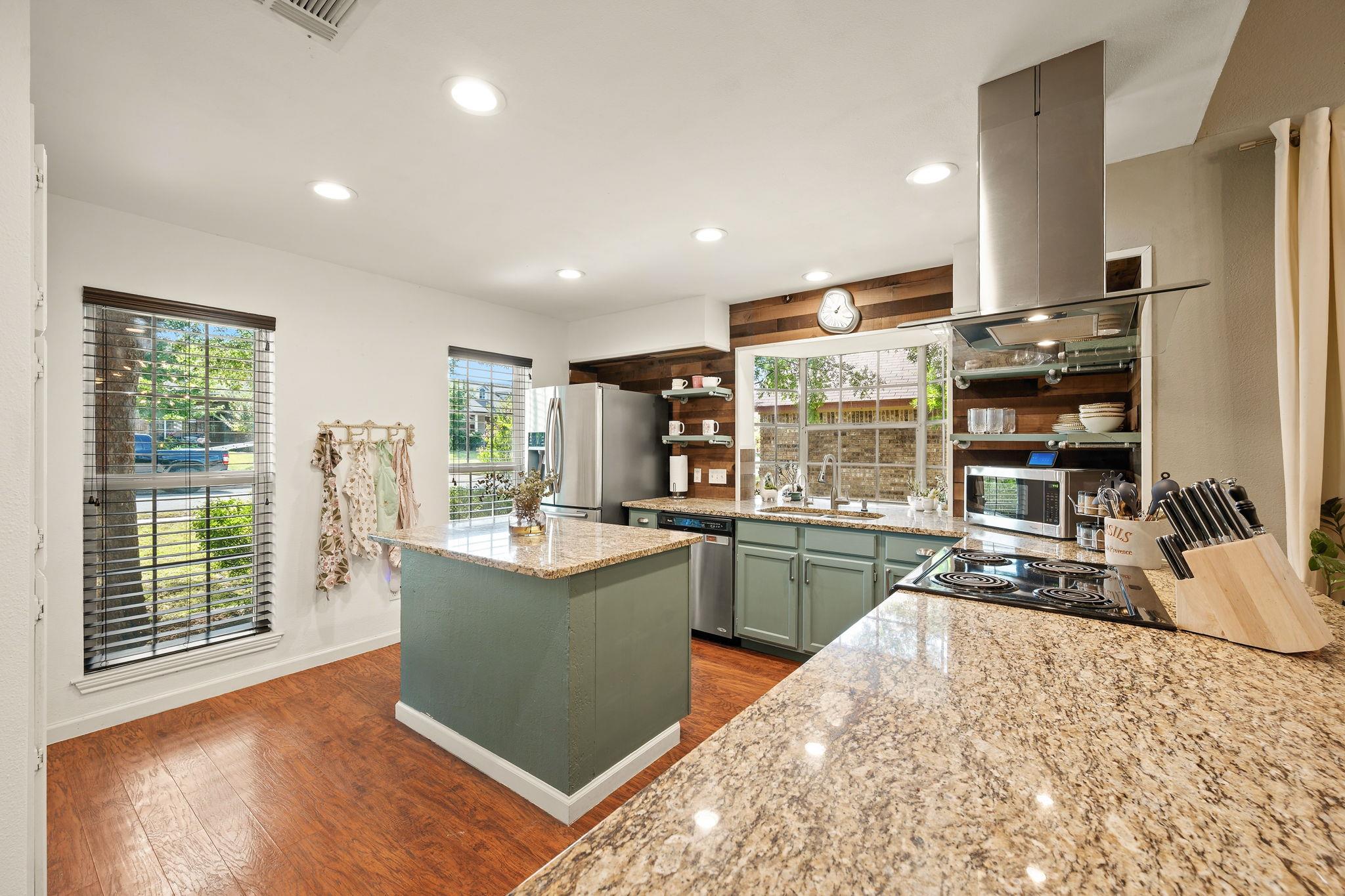 705 Canyon Bend RD — photo 4