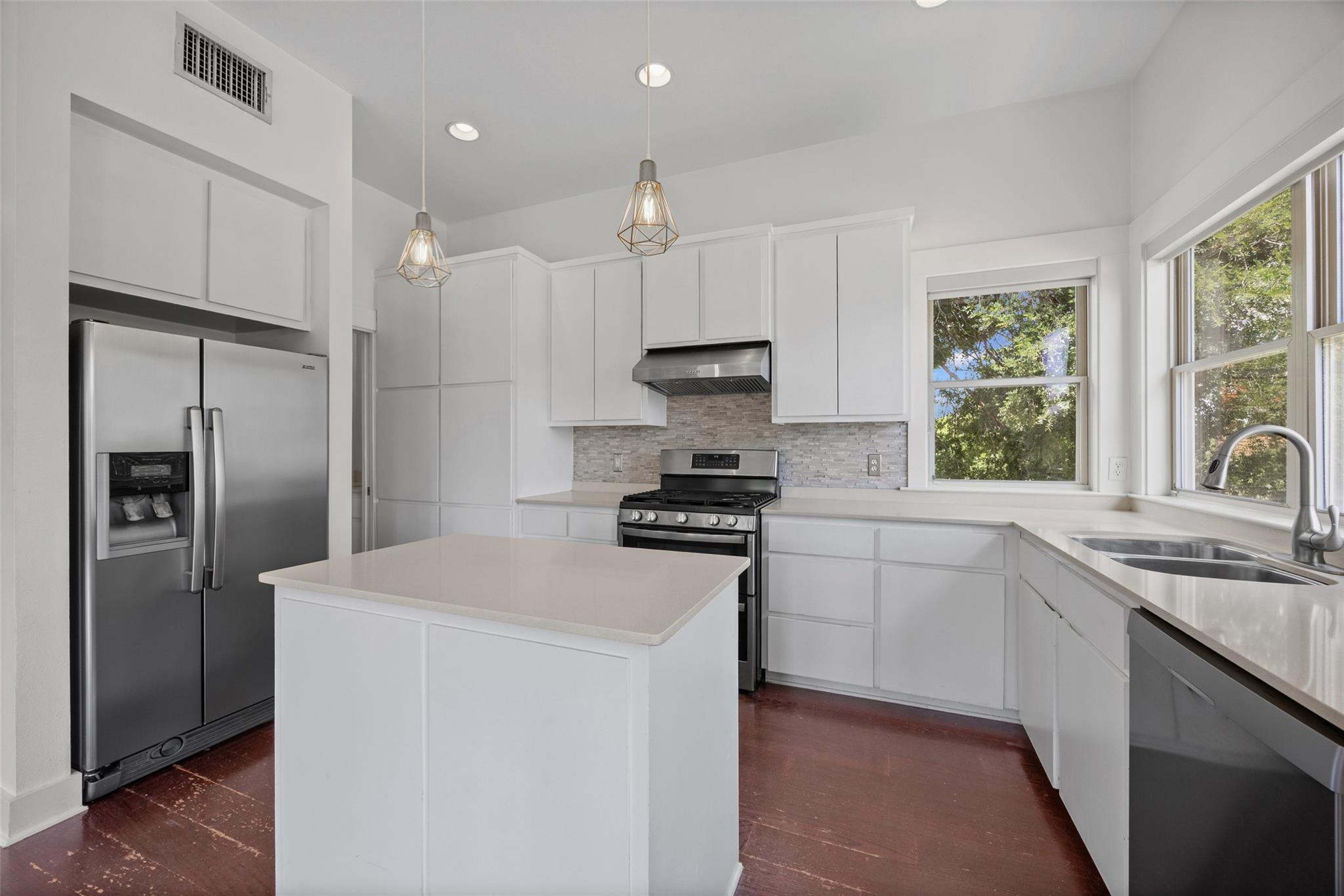 1301 San Bernard ST — photo 4