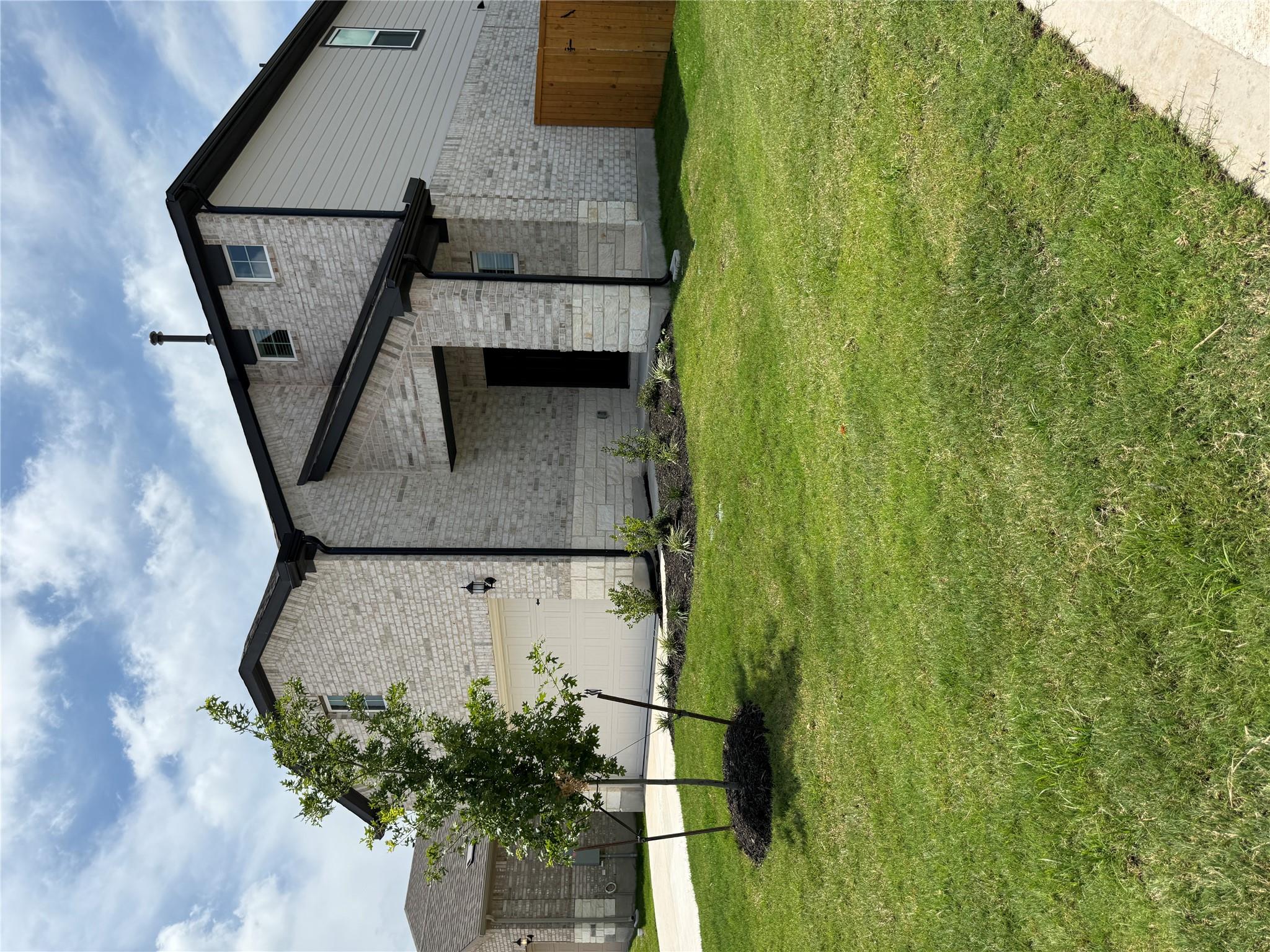 593 Tailwind DR — photo 3