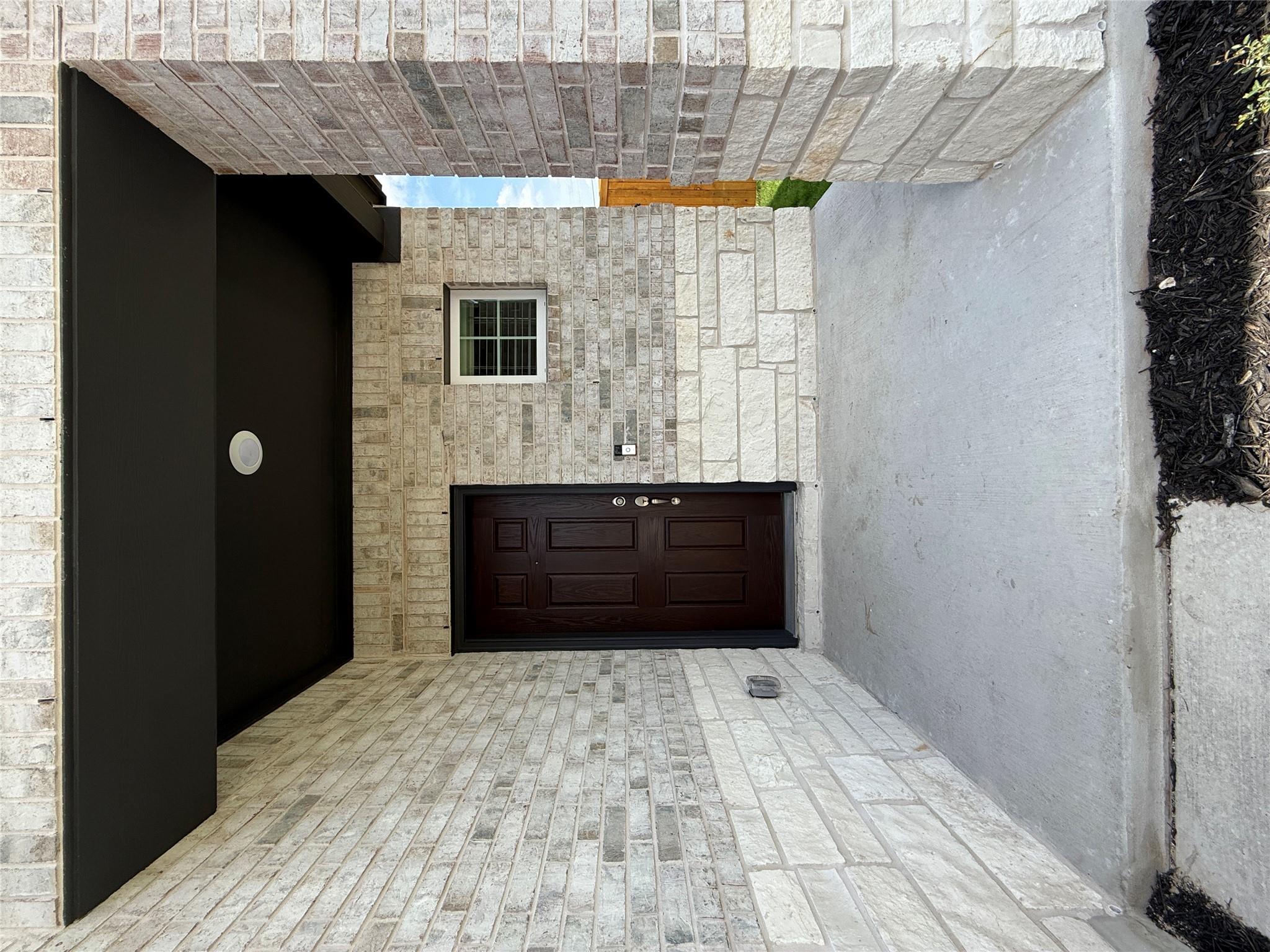 593 Tailwind DR — photo 4