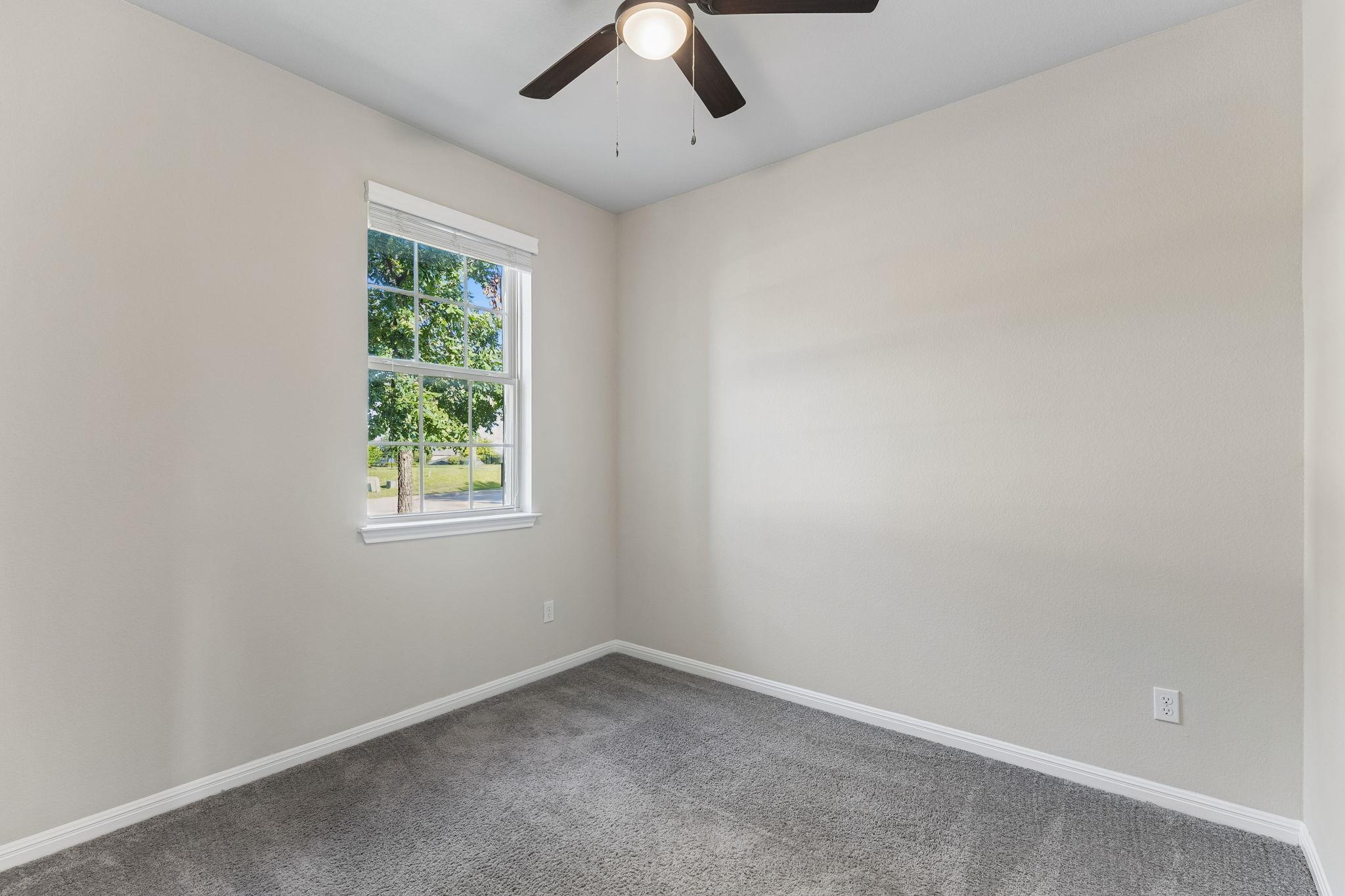 900 Myrna BND — photo 4