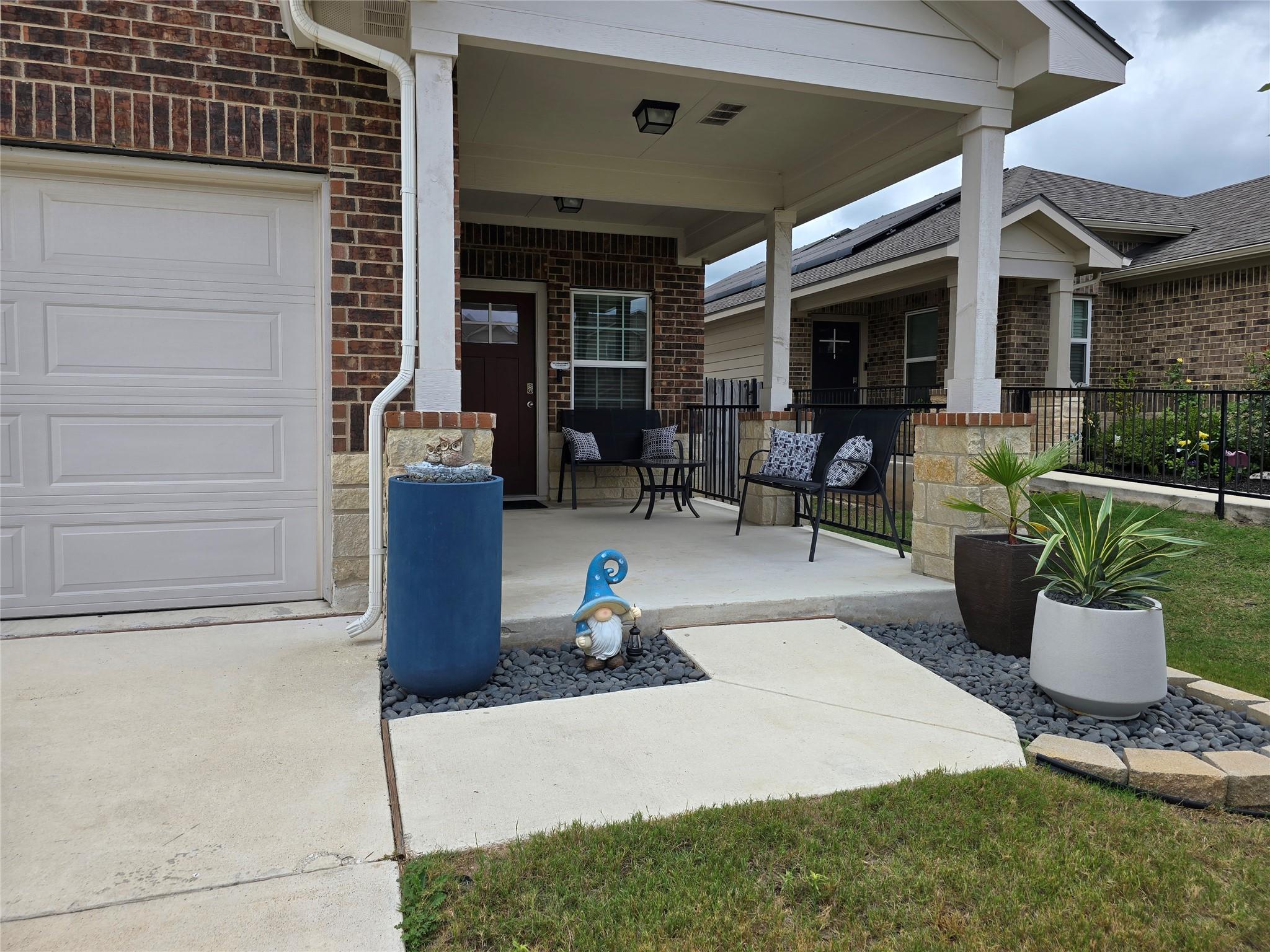 212 Yoakum ST — photo 3