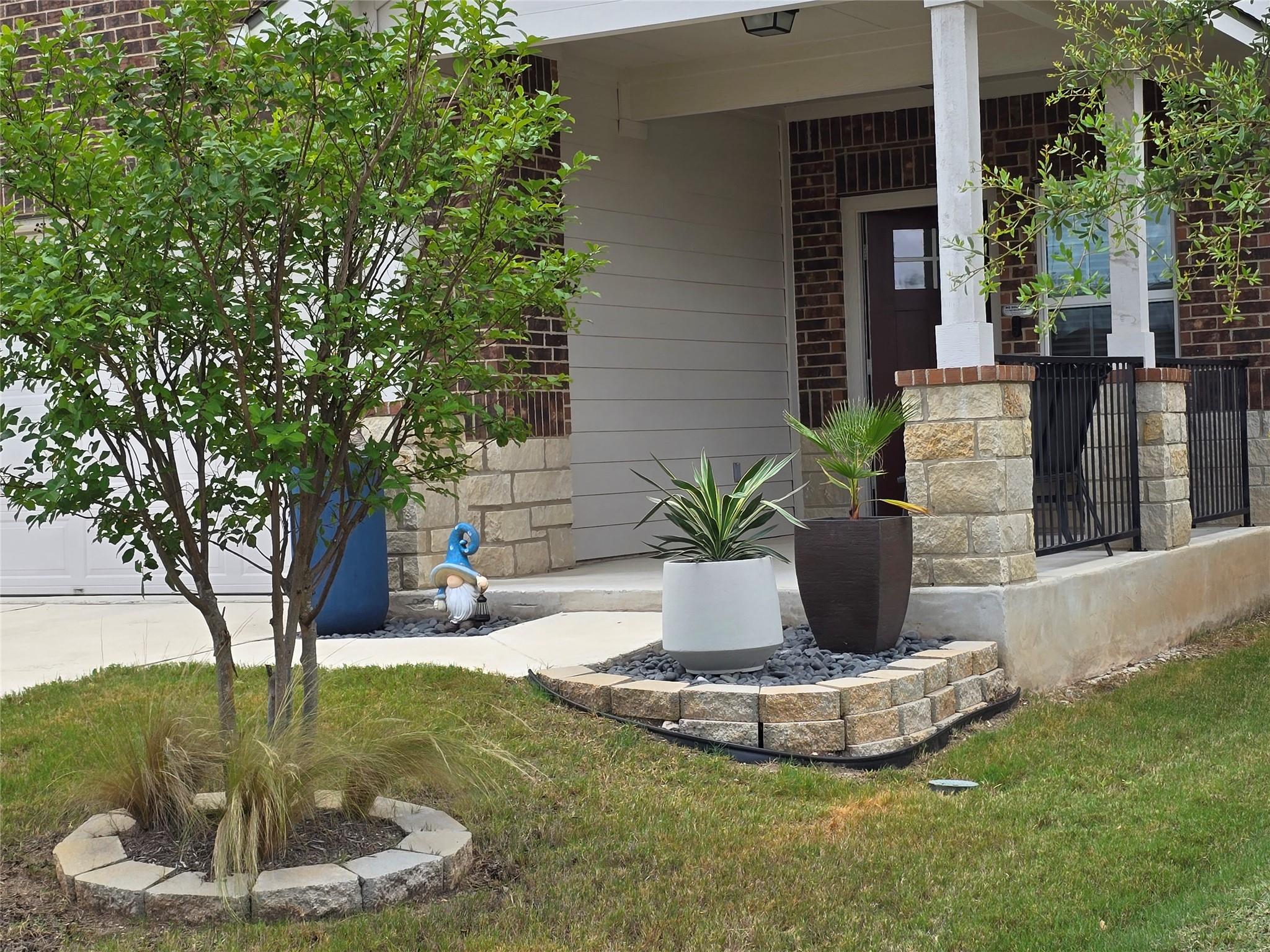 212 Yoakum ST — photo 4