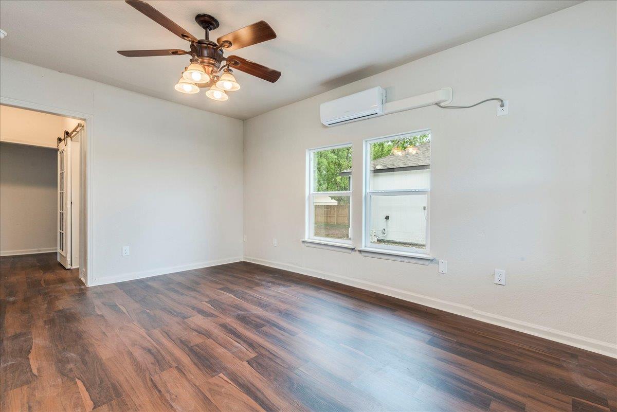 112 Gazley ST — photo 5