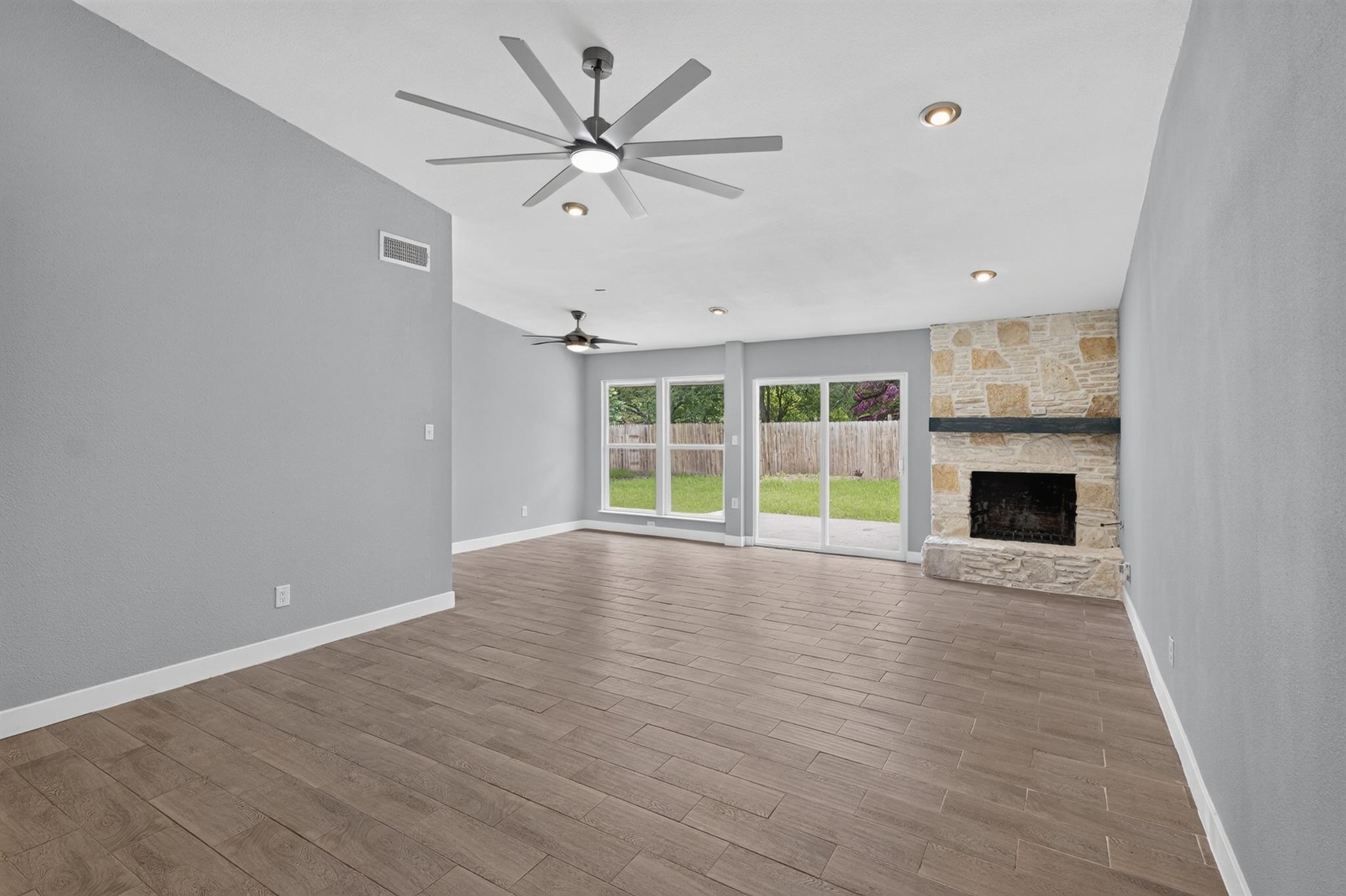 4600 Cedargrove DR — photo 3