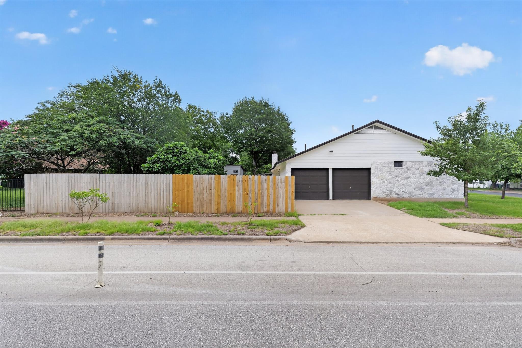 4600 Cedargrove DR — photo 5