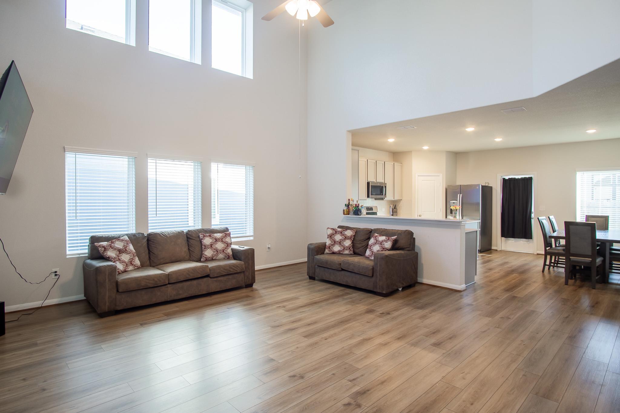 130 Yellowstone DR — photo 3