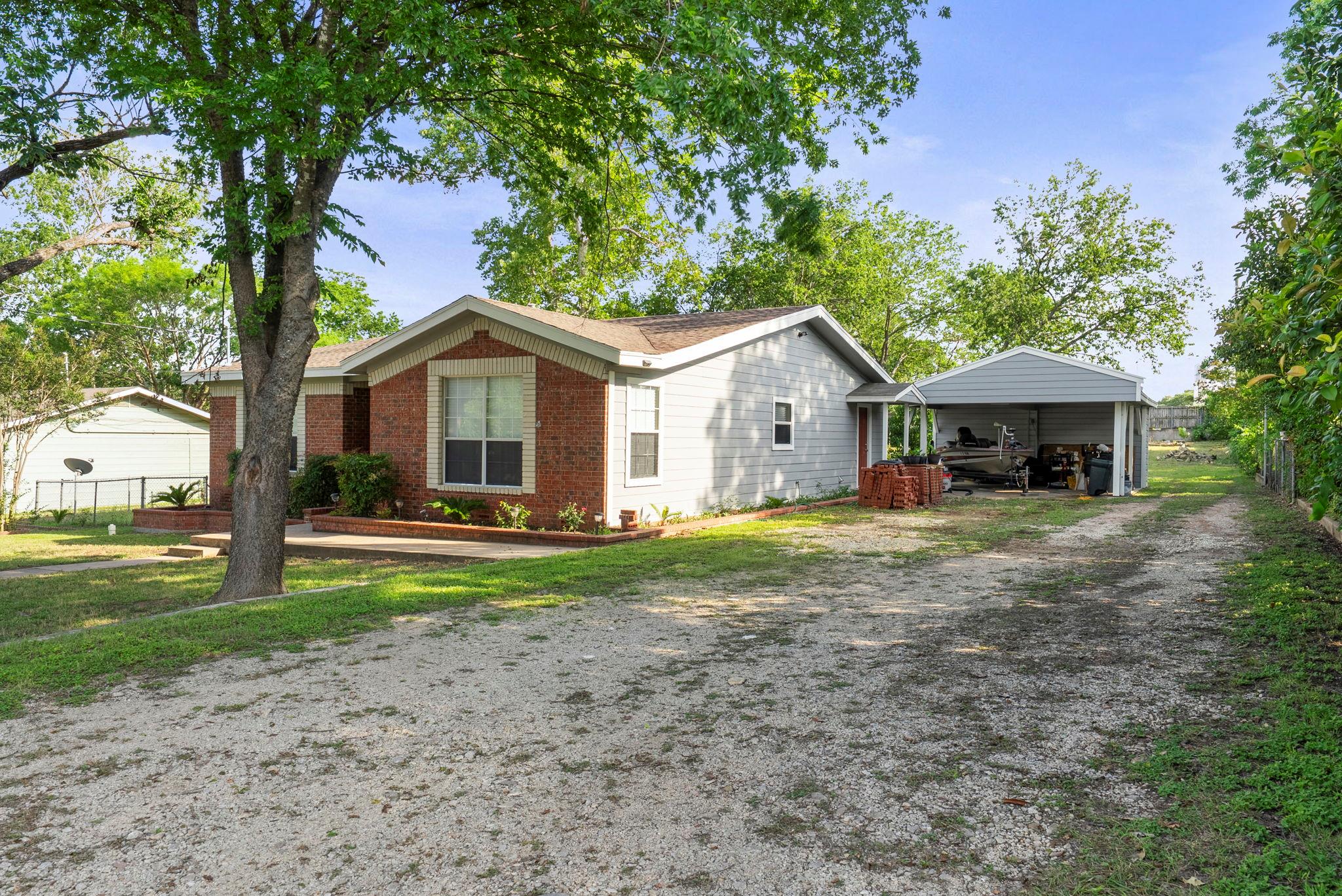 1905 Bissel LN — photo 3