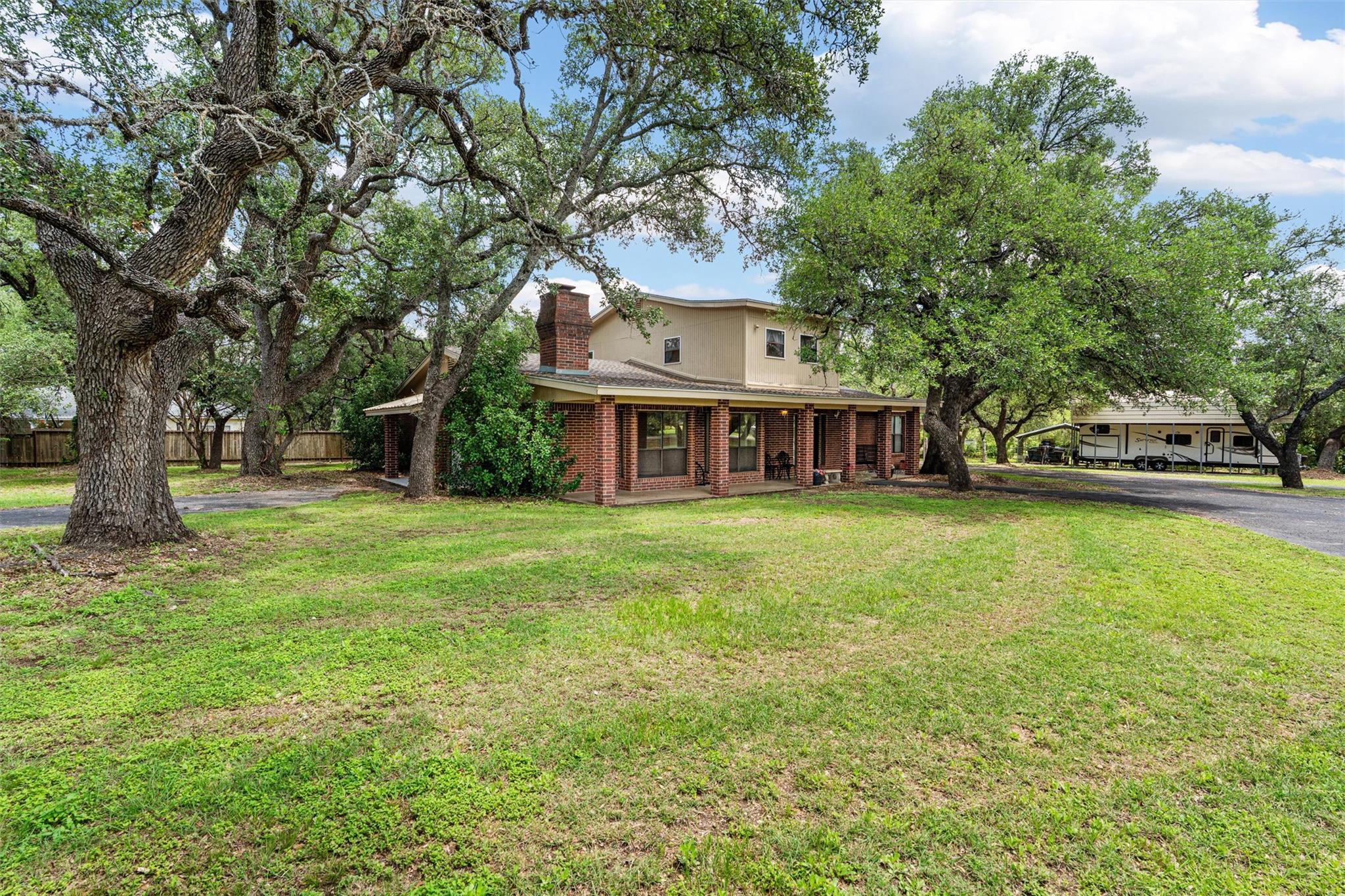 455 Robins LN — photo 3