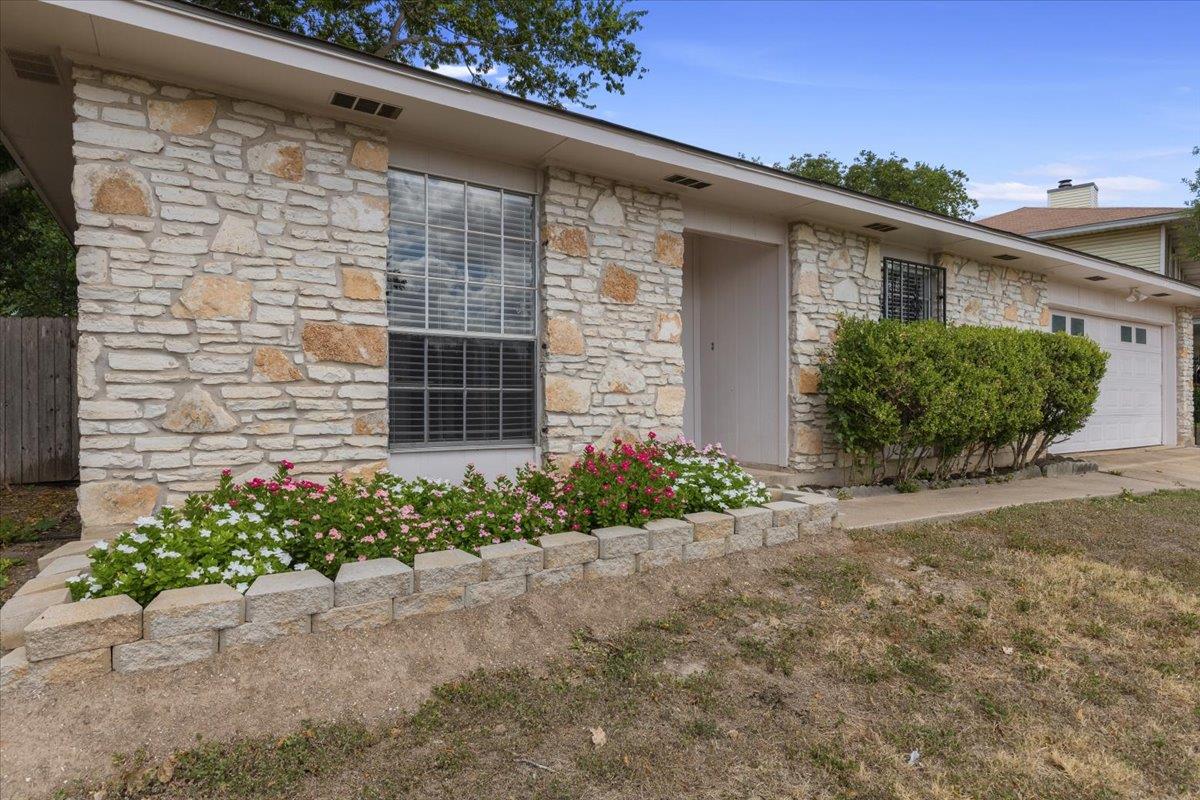 8200 Furness DR — photo 4